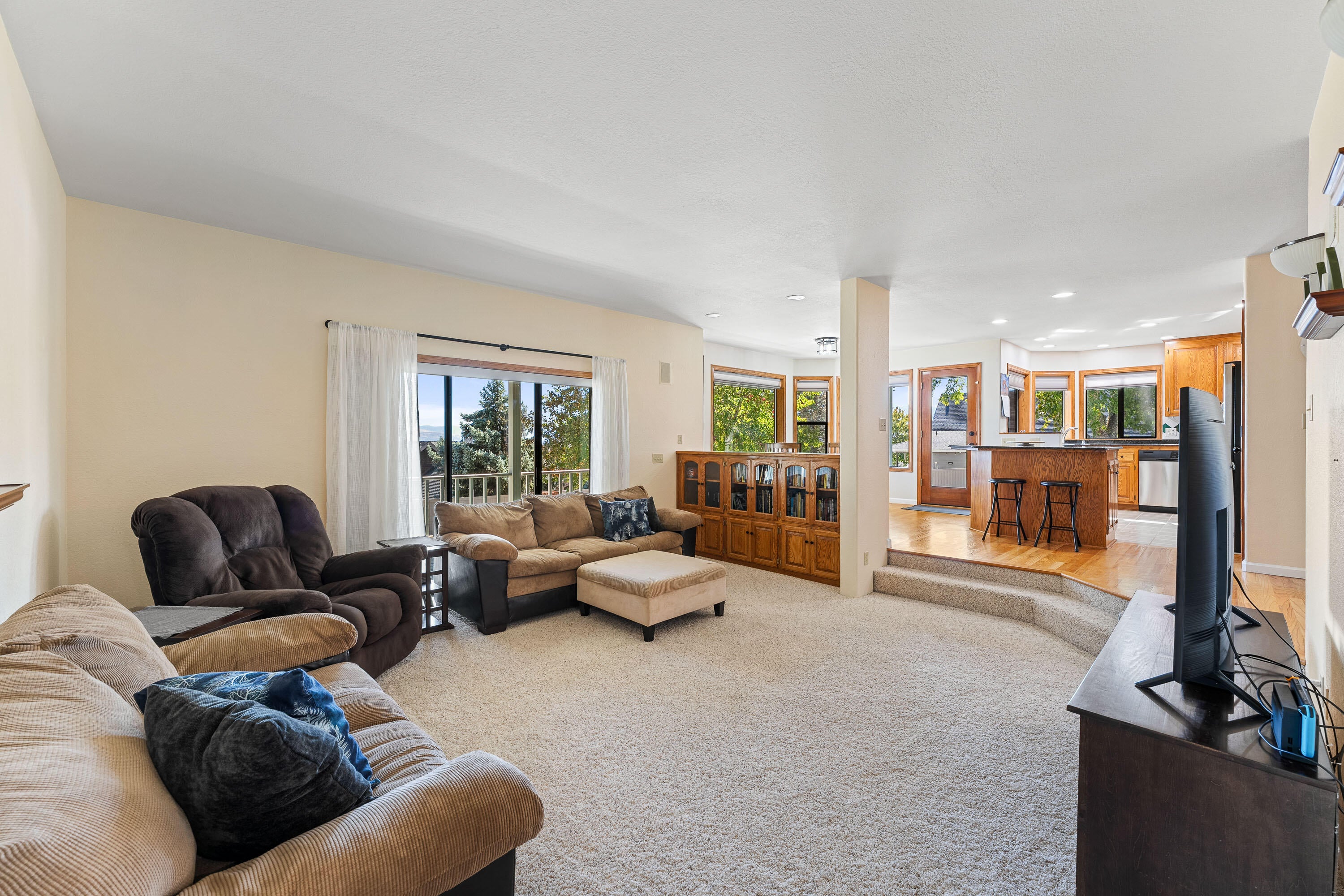 Central Point, Oregon, 97502, United States, 4 Bedrooms Bedrooms, ,3 BathroomsBathrooms,Residential,Active,1959928