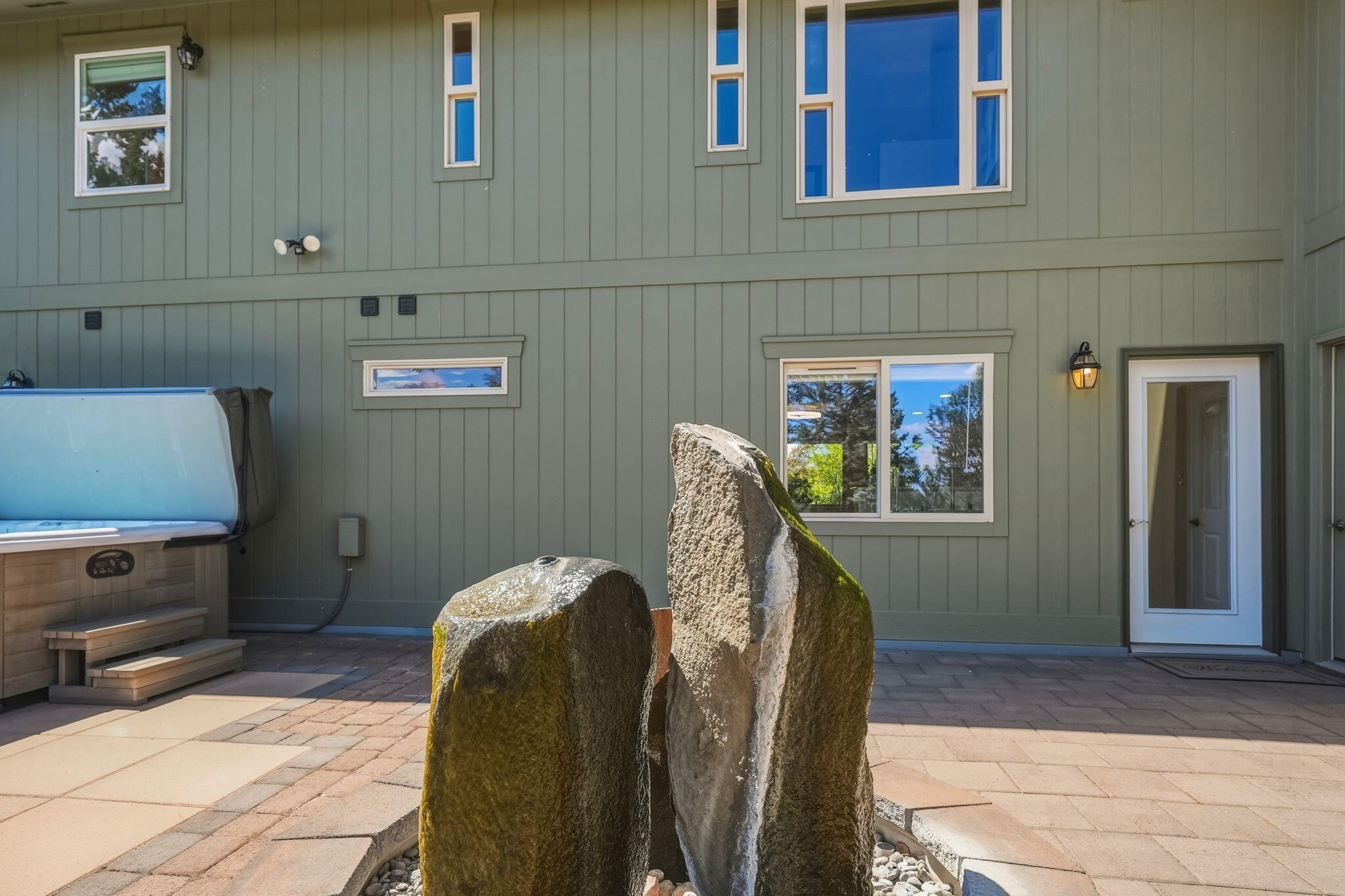 Bend, Oregon, 97702, United States, 3 Bedrooms Bedrooms, ,5 BathroomsBathrooms,Residential,Active,2045021