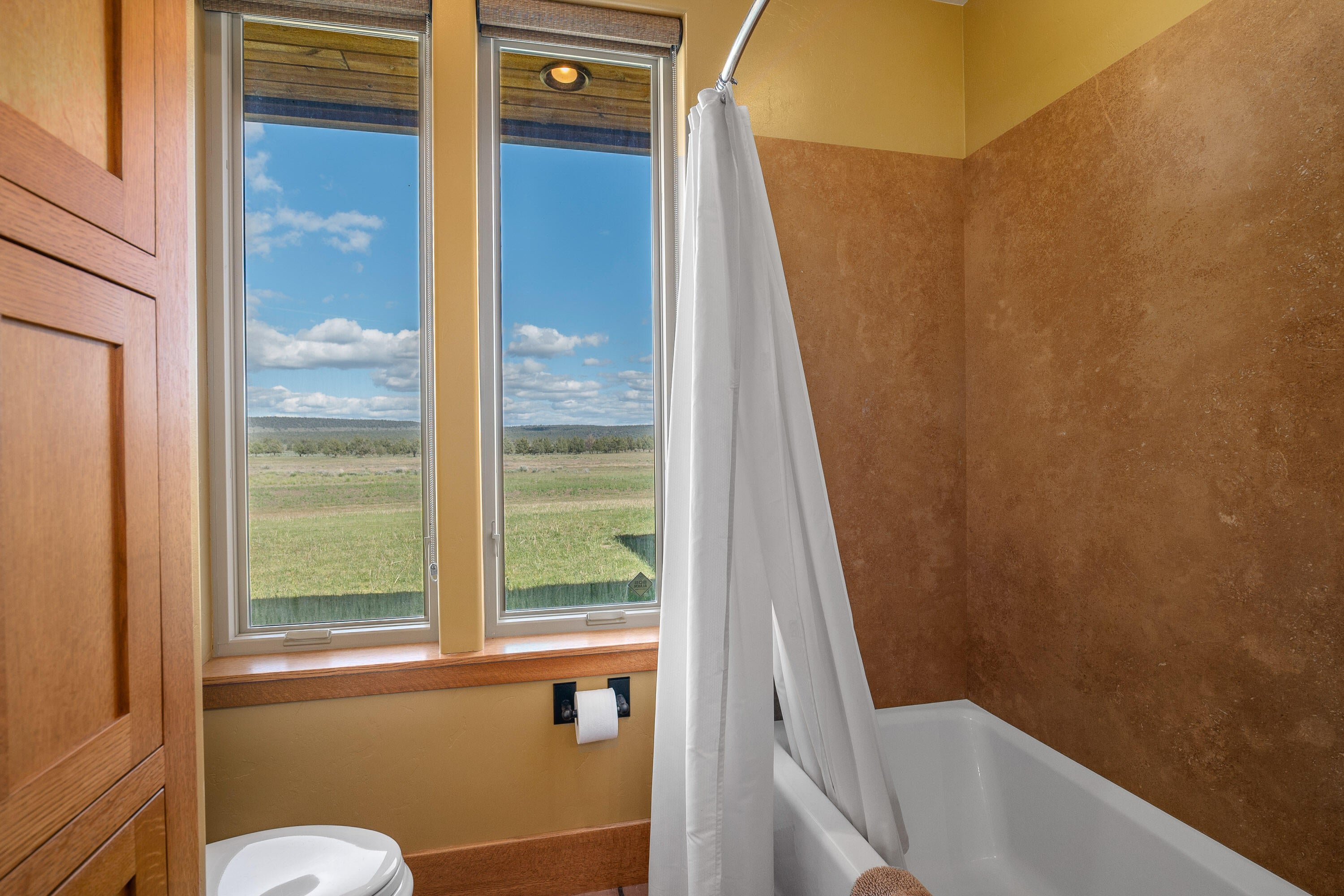 Bonanza, Oregon, 97623, United States, 3 Bedrooms Bedrooms, ,4 BathroomsBathrooms,Residential,Active,1876681