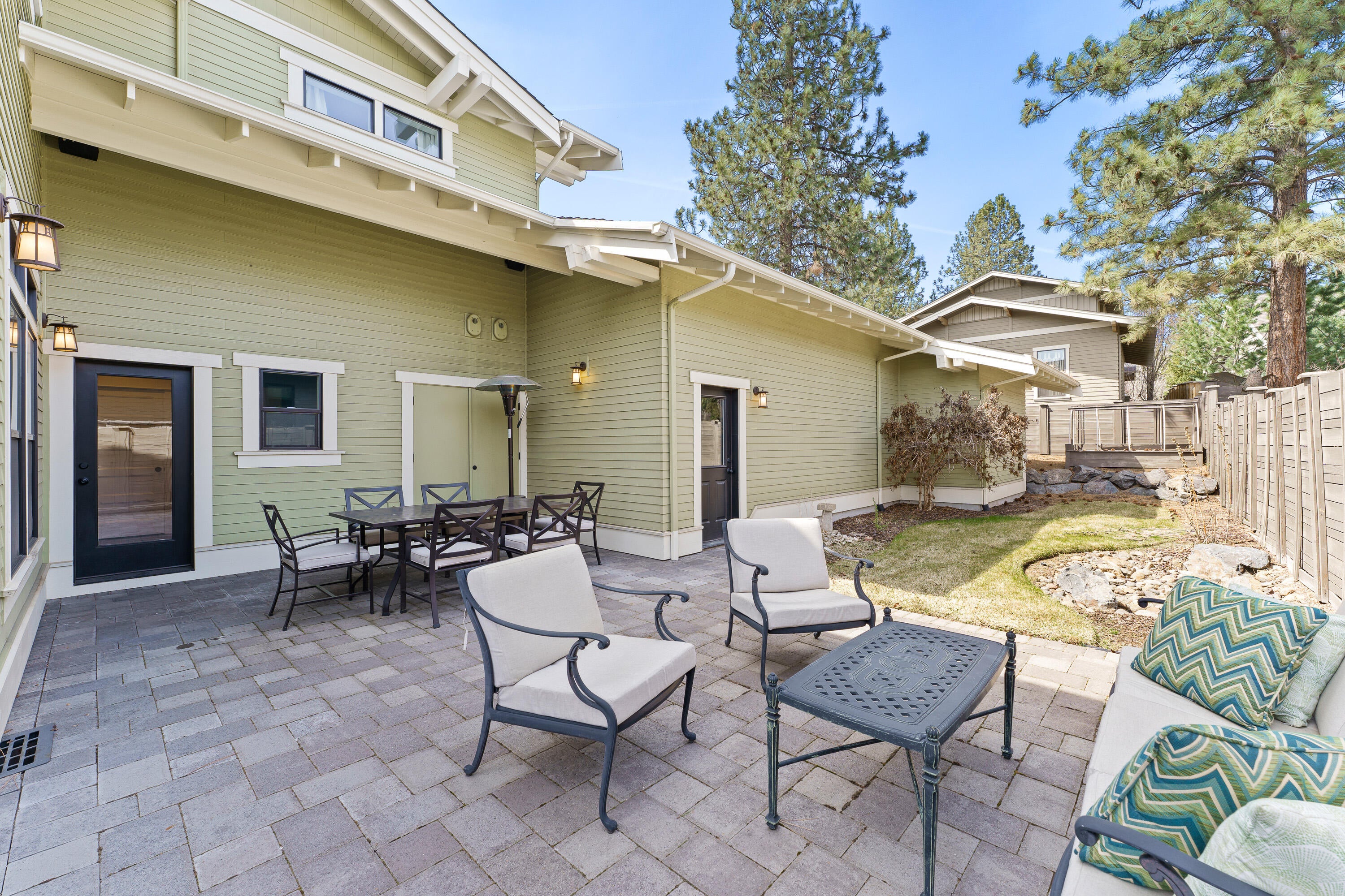 Bend, Oregon, 97703, United States, 4 Bedrooms Bedrooms, ,3 BathroomsBathrooms,Residential,Active,1764459