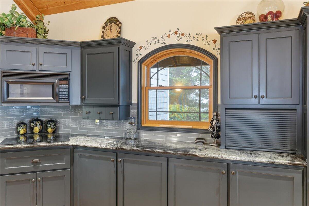 Grants Pass, Oregon, 97527, United States, 3 Bedrooms Bedrooms, ,3 BathroomsBathrooms,Residential,Active,1990612