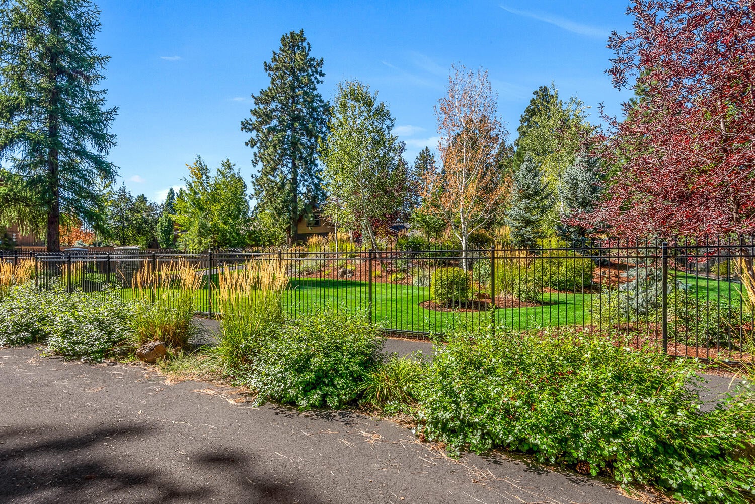 Bend, Oregon, 97703, United States, 3 Bedrooms Bedrooms, ,3 BathroomsBathrooms,Residential,Active,1952278