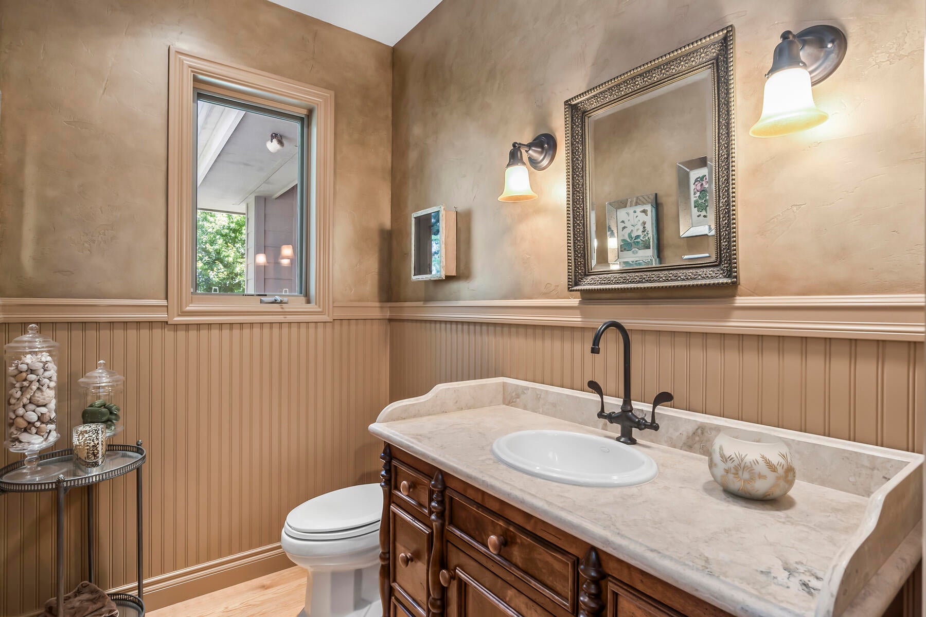 Bend, Oregon, 97702, United States, ,6 BathroomsBathrooms,Residential,Active,1726978