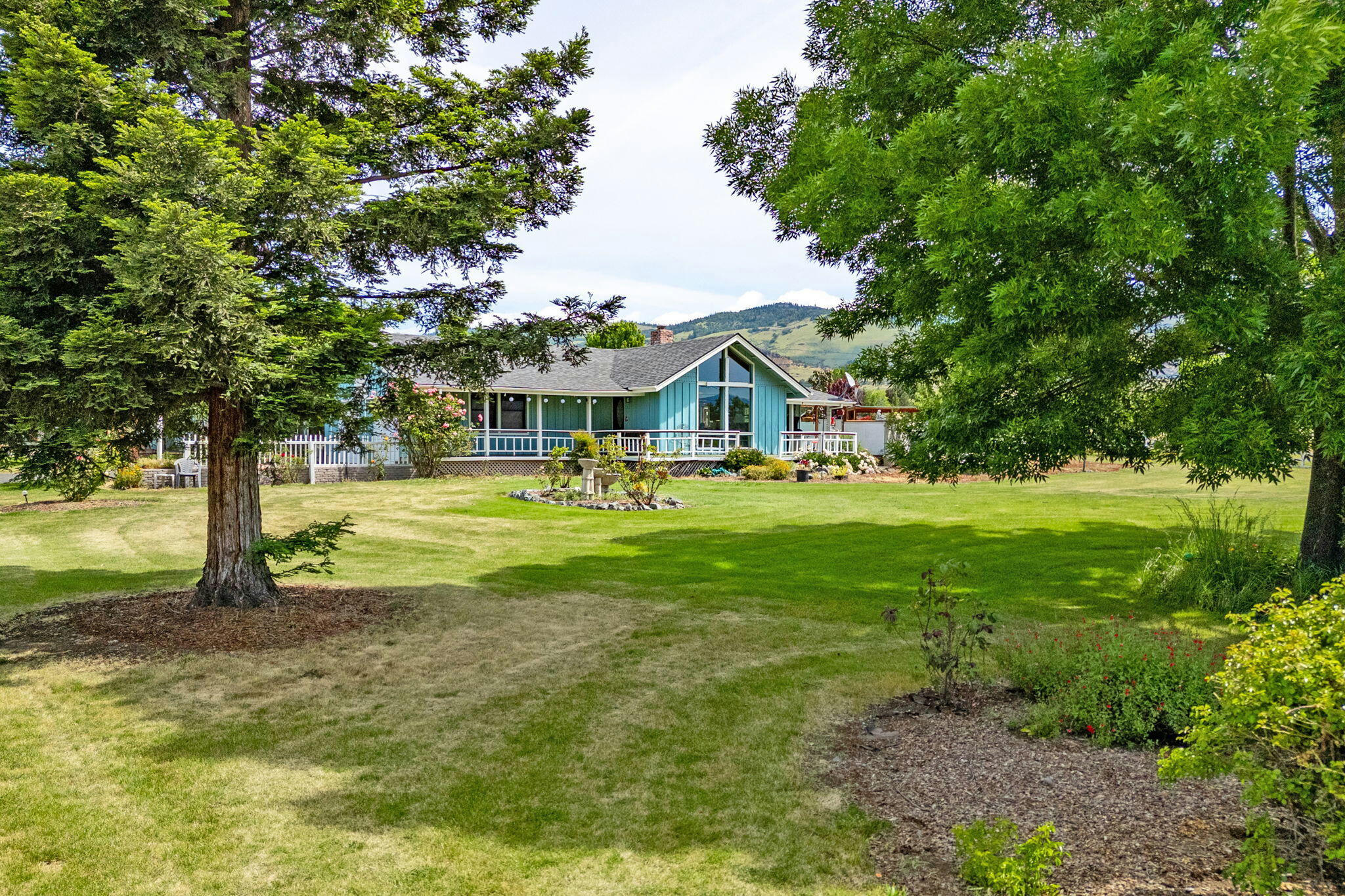 Ashland, Oregon, 97520, United States, 4 Bedrooms Bedrooms, ,4 BathroomsBathrooms,Residential,Active,1741601