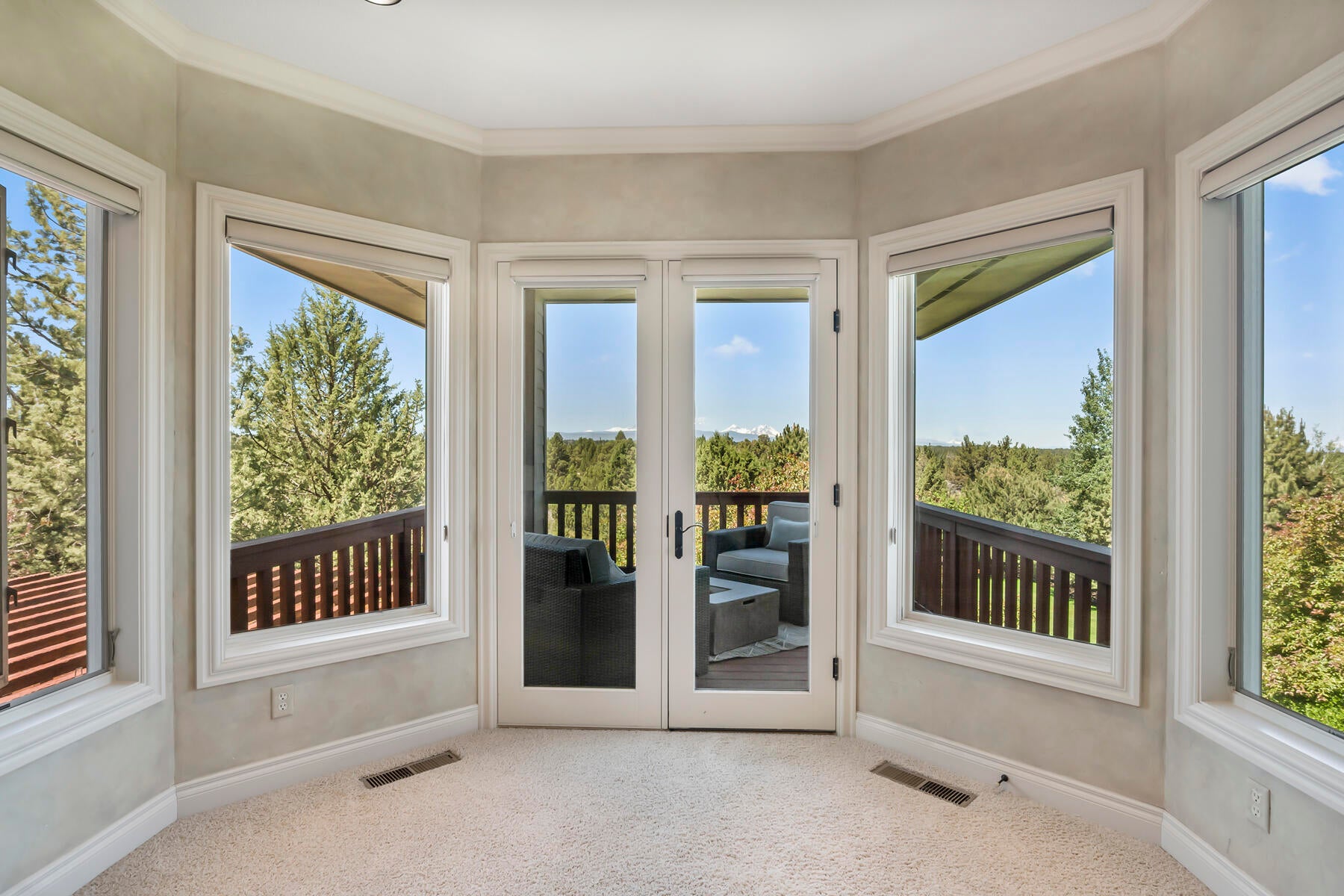 Bend, Oregon, 97702, United States, ,6 BathroomsBathrooms,Residential,Active,1726978