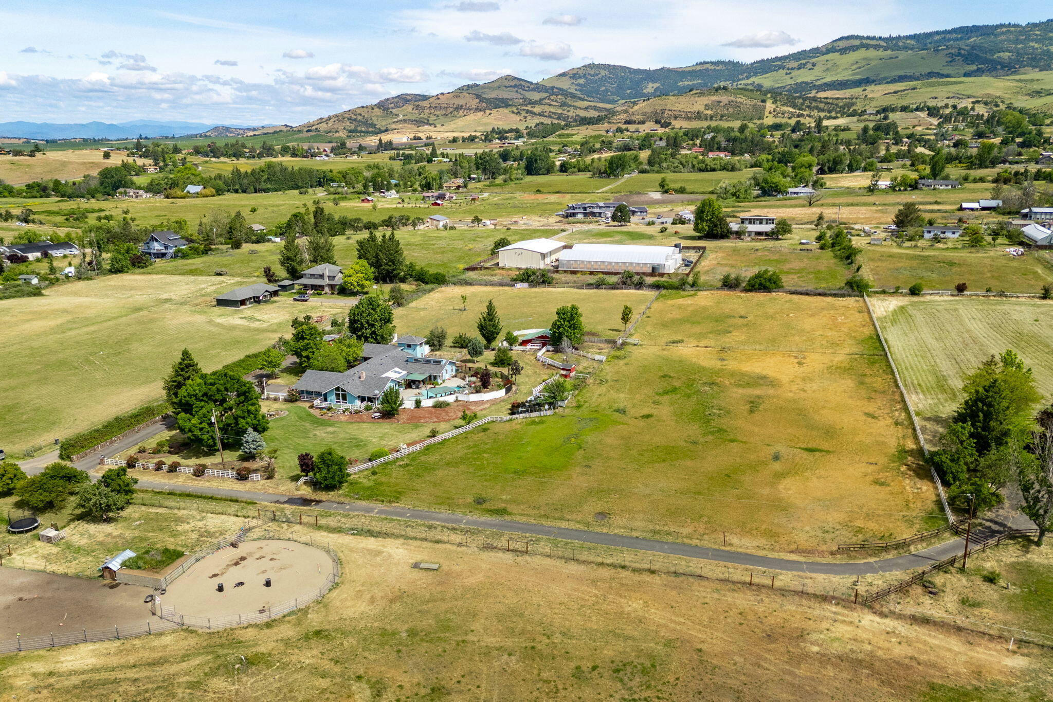 Ashland, Oregon, 97520, United States, 4 Bedrooms Bedrooms, ,4 BathroomsBathrooms,Residential,Active,1741601