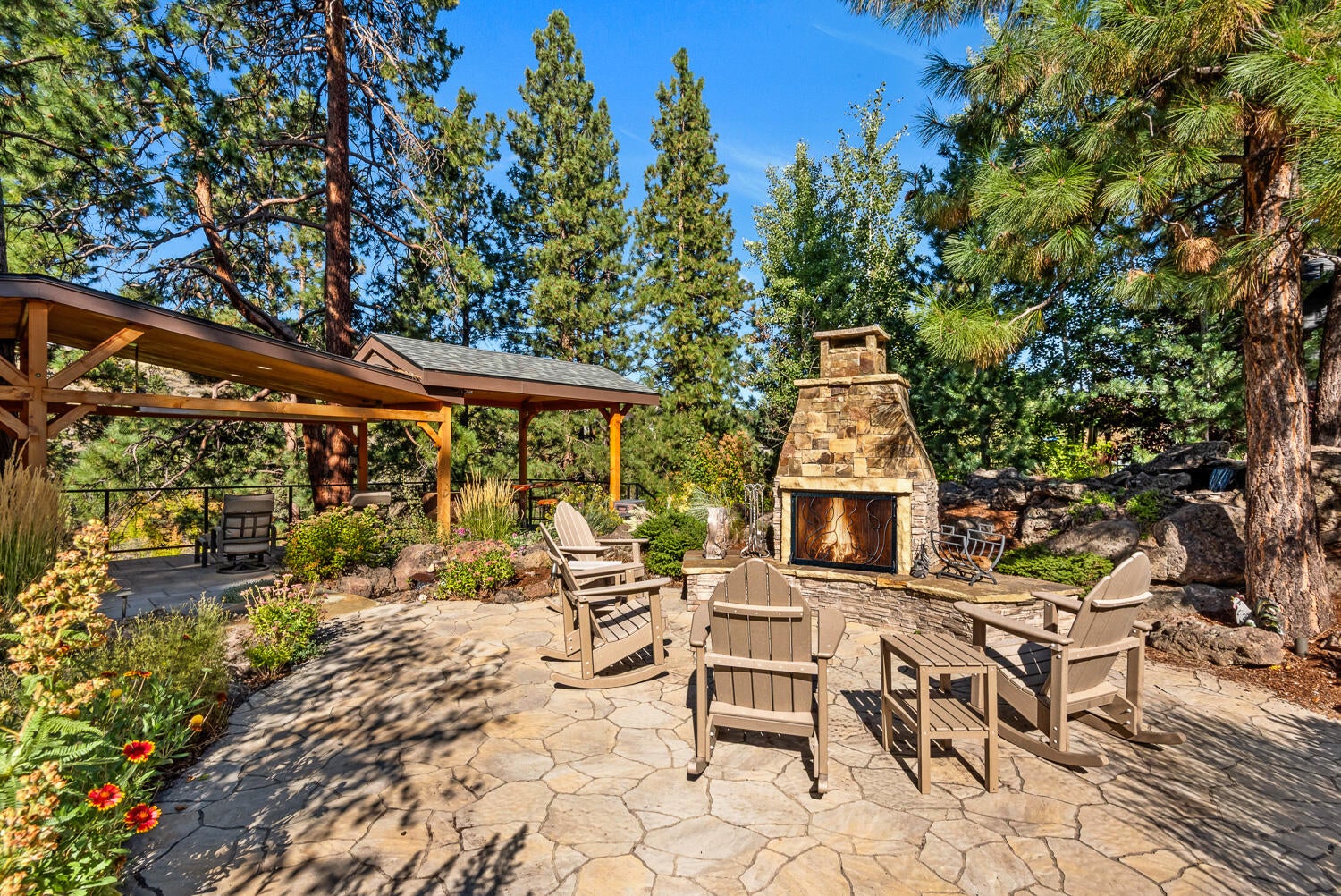 Bend, Oregon, 97703, United States, 3 Bedrooms Bedrooms, ,3 BathroomsBathrooms,Residential,Active,1952278