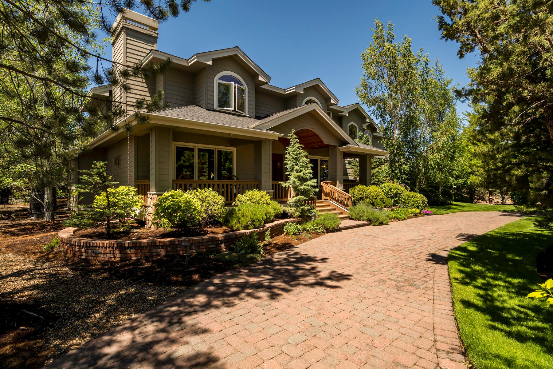 Bend, Oregon, 97702, United States, ,6 BathroomsBathrooms,Residential,Active,1726978