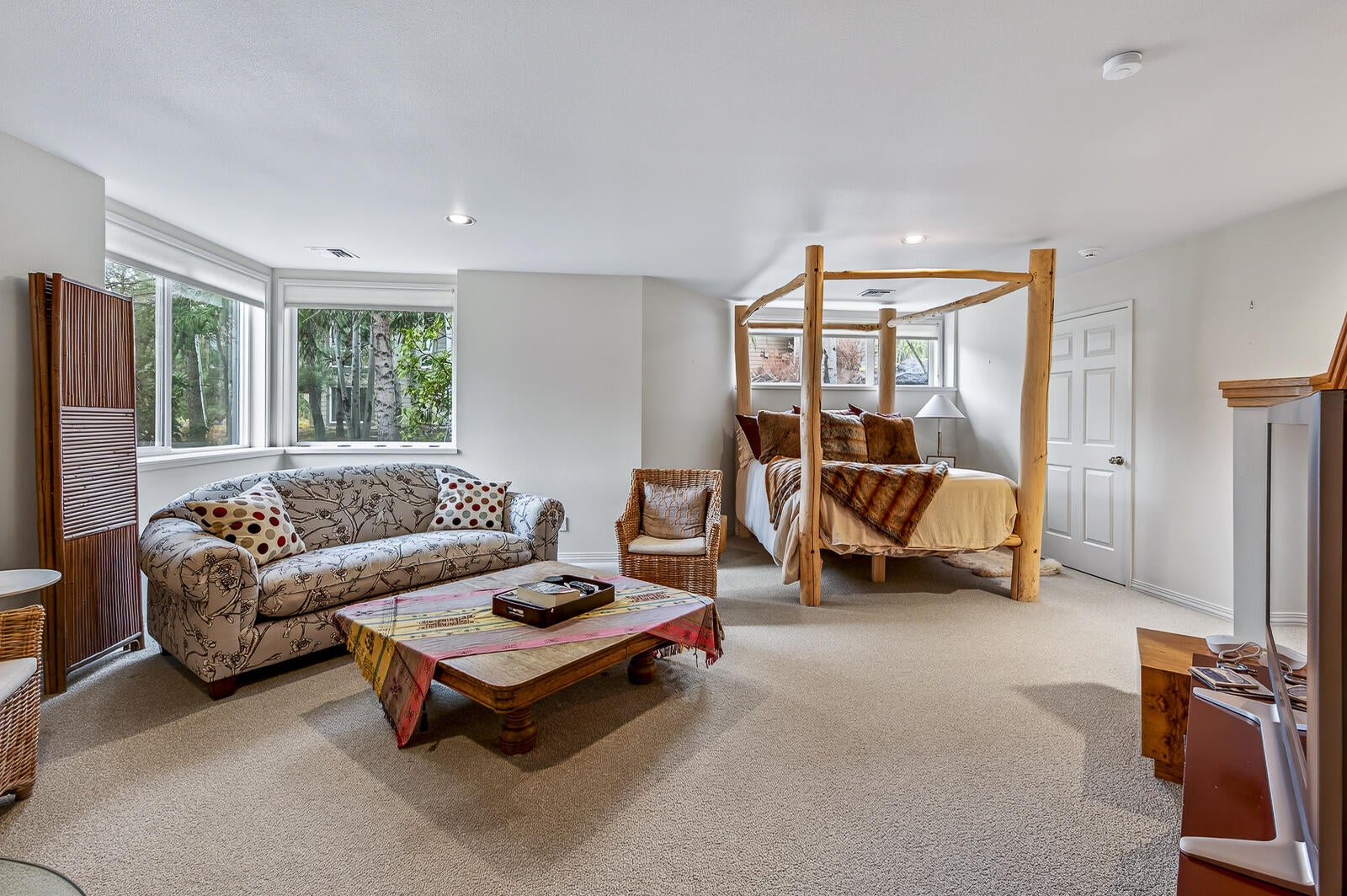 Bend, Oregon, 97702, United States, 4 Bedrooms Bedrooms, ,5 BathroomsBathrooms,Residential,Active,2007101