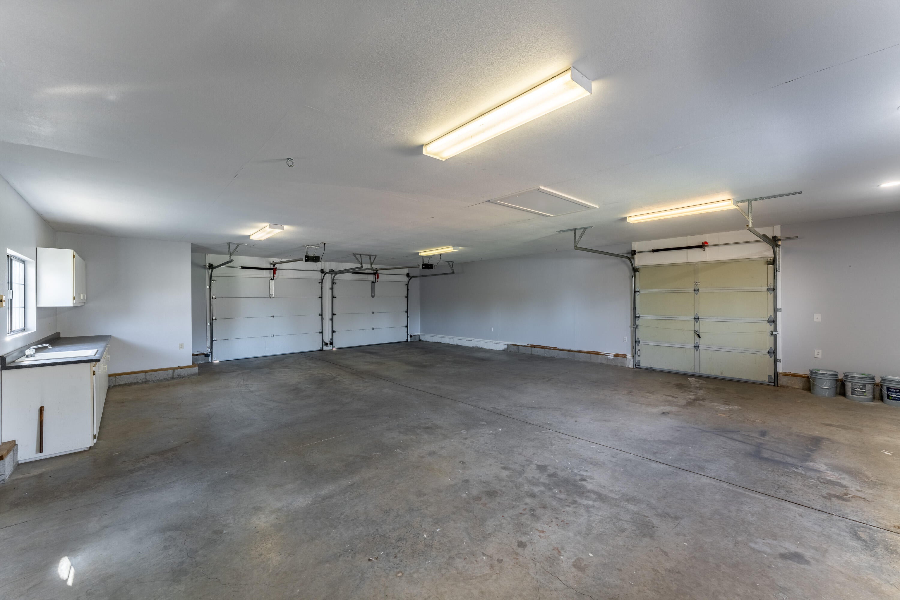 Central Point, Oregon, 97502, United States, 4 Bedrooms Bedrooms, ,3 BathroomsBathrooms,Residential,Active,1959928