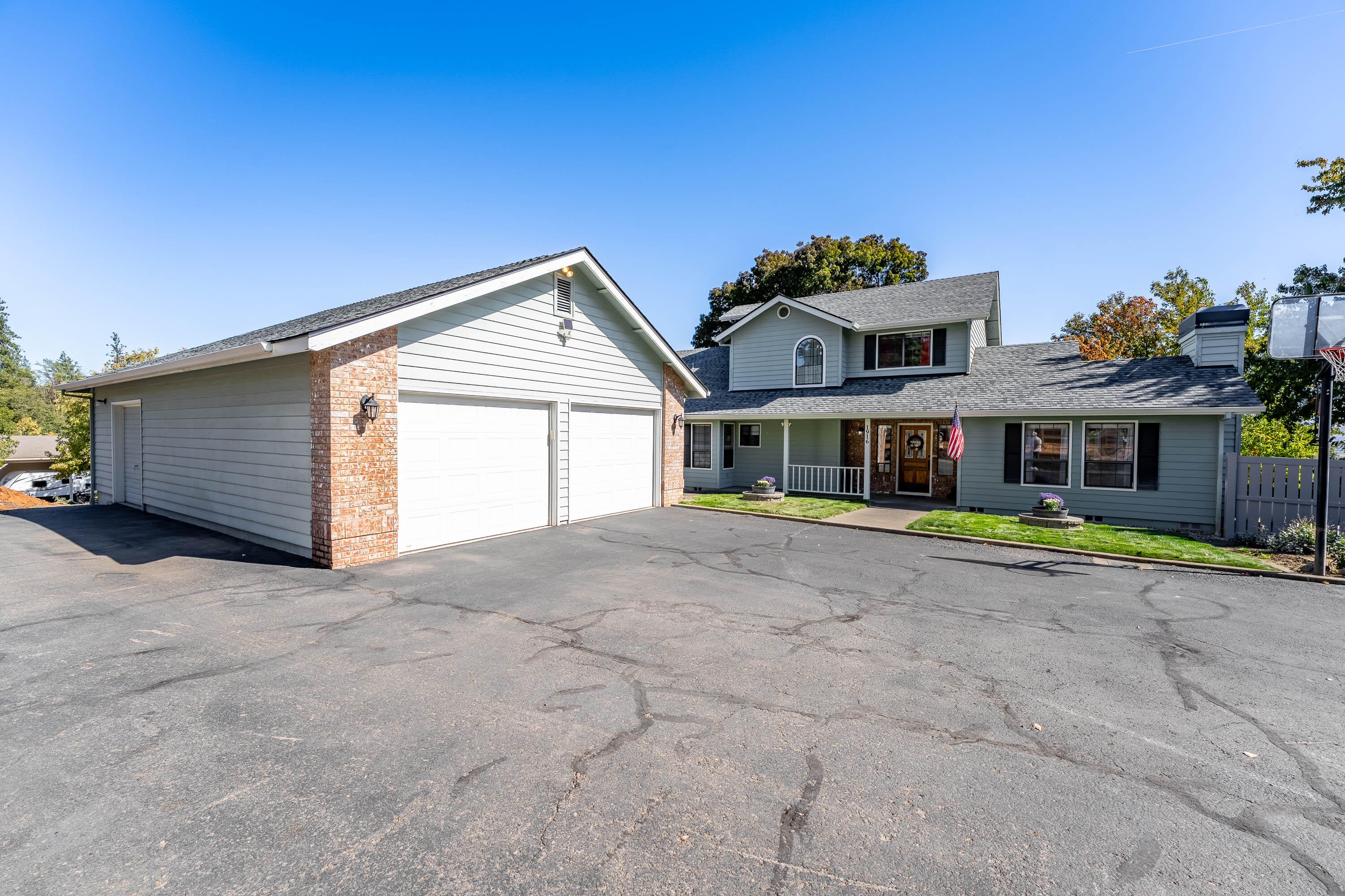 Central Point, Oregon, 97502, United States, 4 Bedrooms Bedrooms, ,3 BathroomsBathrooms,Residential,Active,1959928