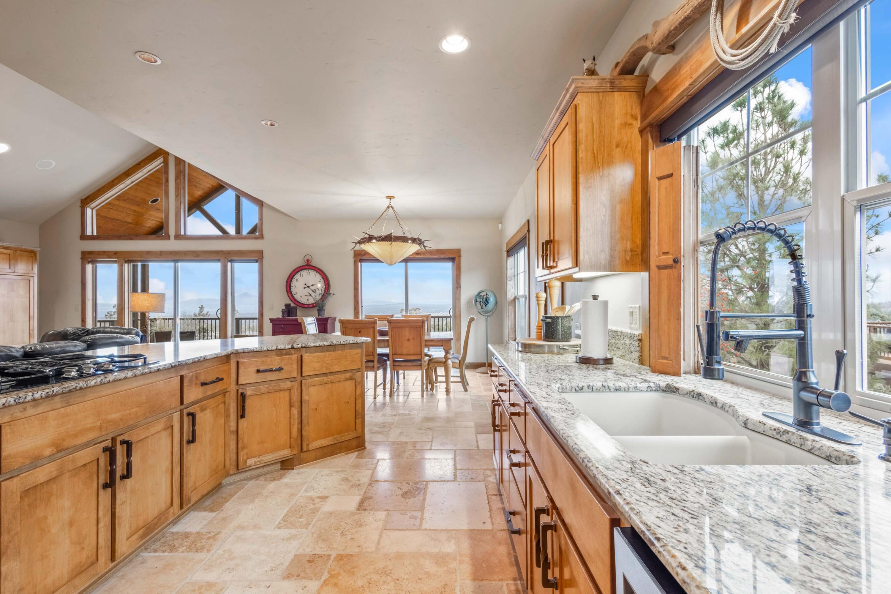 Redmond, Oregon, 97756, United States, 3 Bedrooms Bedrooms, ,4 BathroomsBathrooms,Residential,Active,2002359