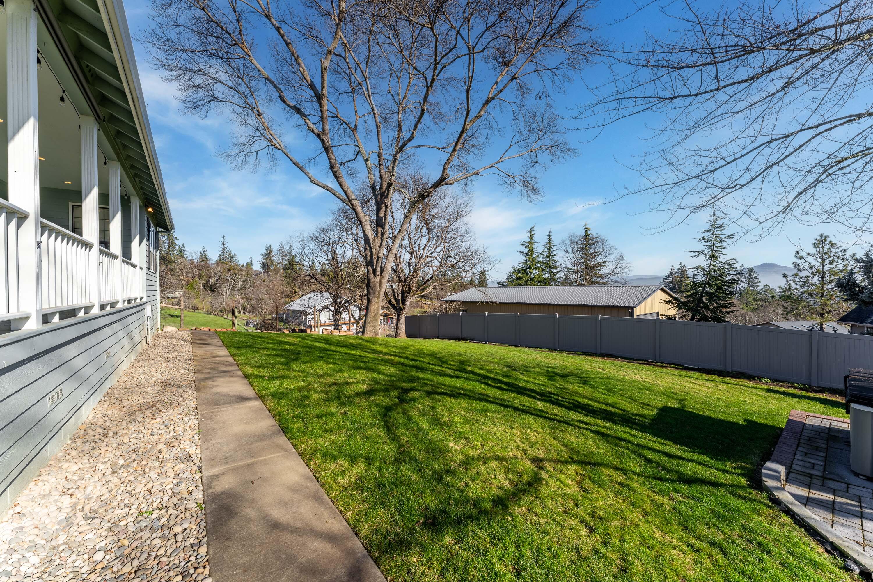 Central Point, Oregon, 97502, United States, 4 Bedrooms Bedrooms, ,3 BathroomsBathrooms,Residential,Active,1959928