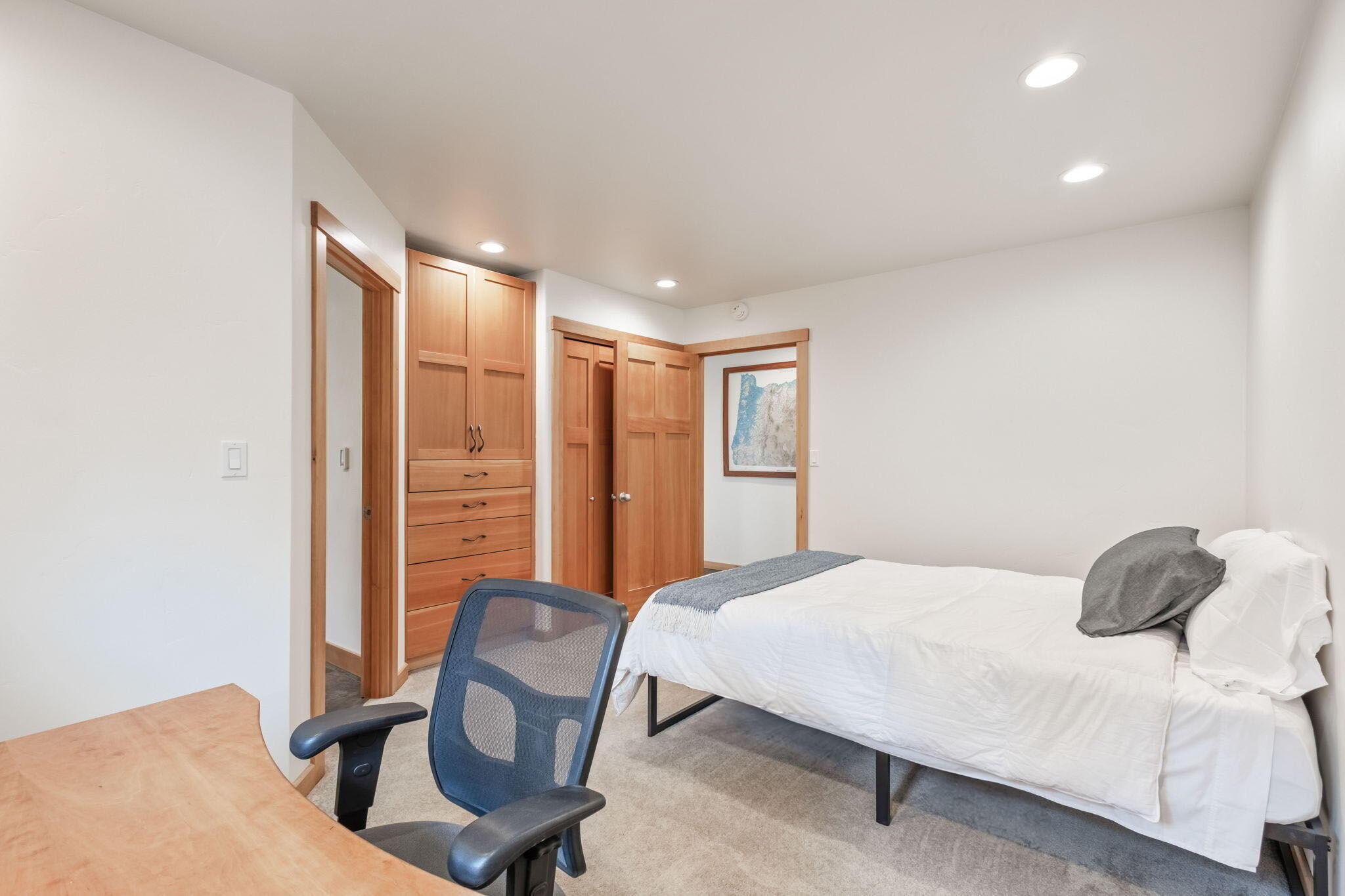 Bend, Oregon, 97707, United States, 3 Bedrooms Bedrooms, ,3 BathroomsBathrooms,Residential,Active,1880197