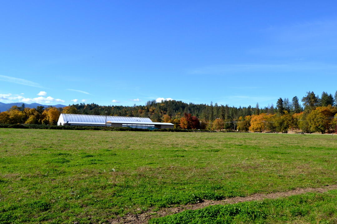 Grants Pass, Oregon, 97526, United States, 4 Bedrooms Bedrooms, ,2 BathroomsBathrooms,Residential,Active,1973303