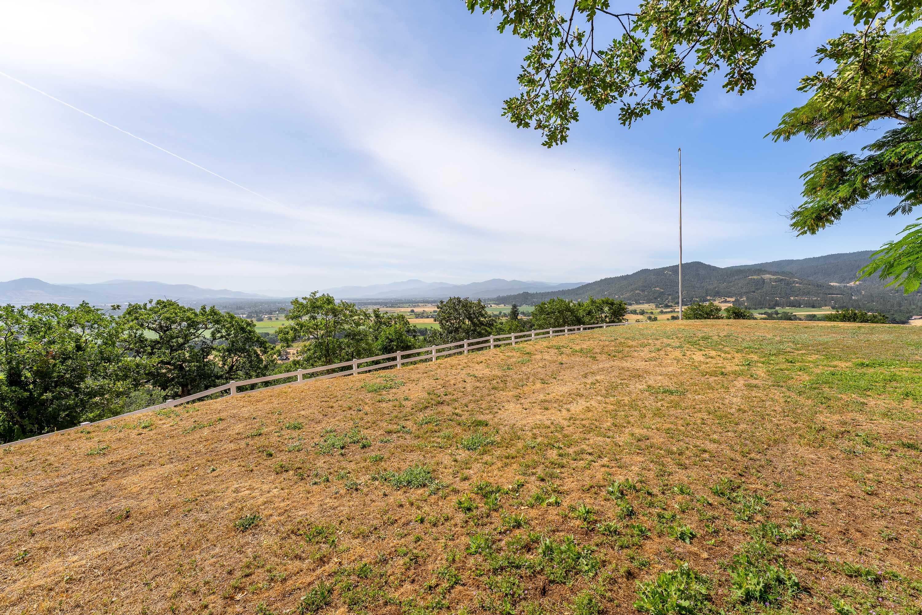 Central Point, Oregon, 97502, United States, 4 Bedrooms Bedrooms, ,4 BathroomsBathrooms,Residential,Active,2006836