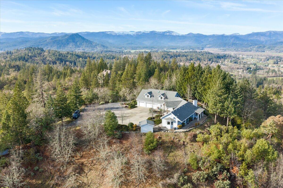 Grants Pass, Oregon, 97527, United States, 3 Bedrooms Bedrooms, ,3 BathroomsBathrooms,Residential,Active,1990612