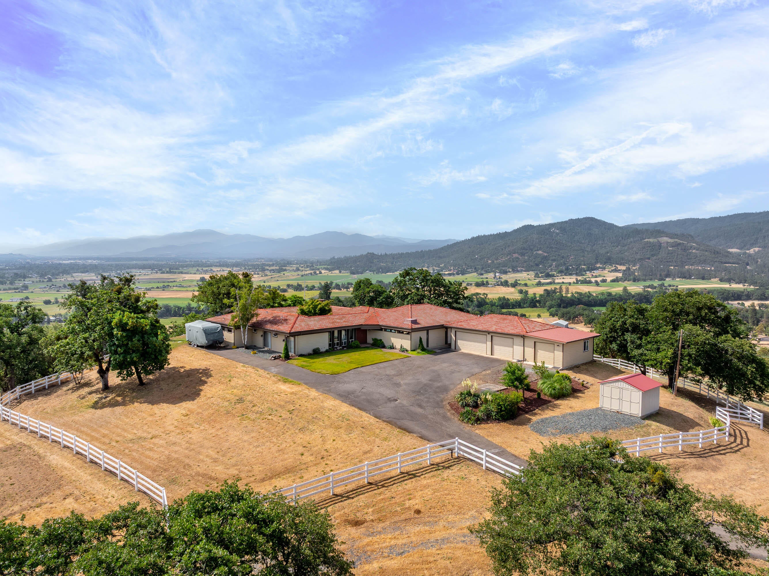 Central Point, Oregon, 97502, United States, 4 Bedrooms Bedrooms, ,4 BathroomsBathrooms,Residential,Active,2006836