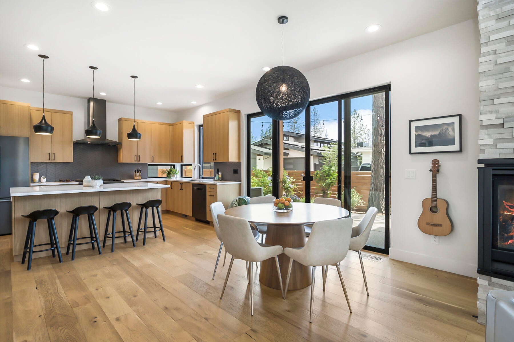 Bend, Oregon, 97703, United States, 3 Bedrooms Bedrooms, ,3 BathroomsBathrooms,Residential,Active,2008310