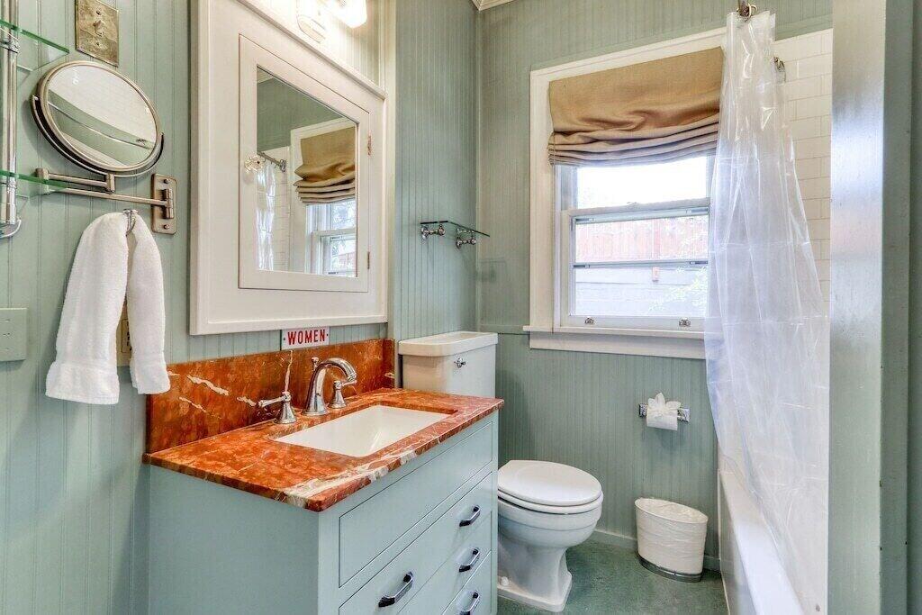 Bend, Oregon, 97703, United States, 3 Bedrooms Bedrooms, ,2 BathroomsBathrooms,Residential,Active,1756823