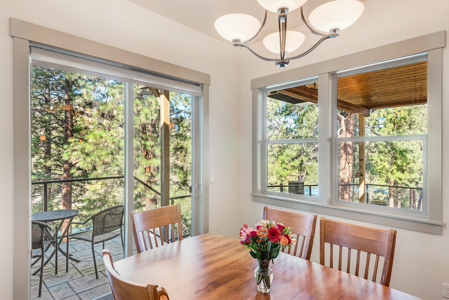 Bend, Oregon, 97703, United States, 3 Bedrooms Bedrooms, ,3 BathroomsBathrooms,Residential,Active,1952278