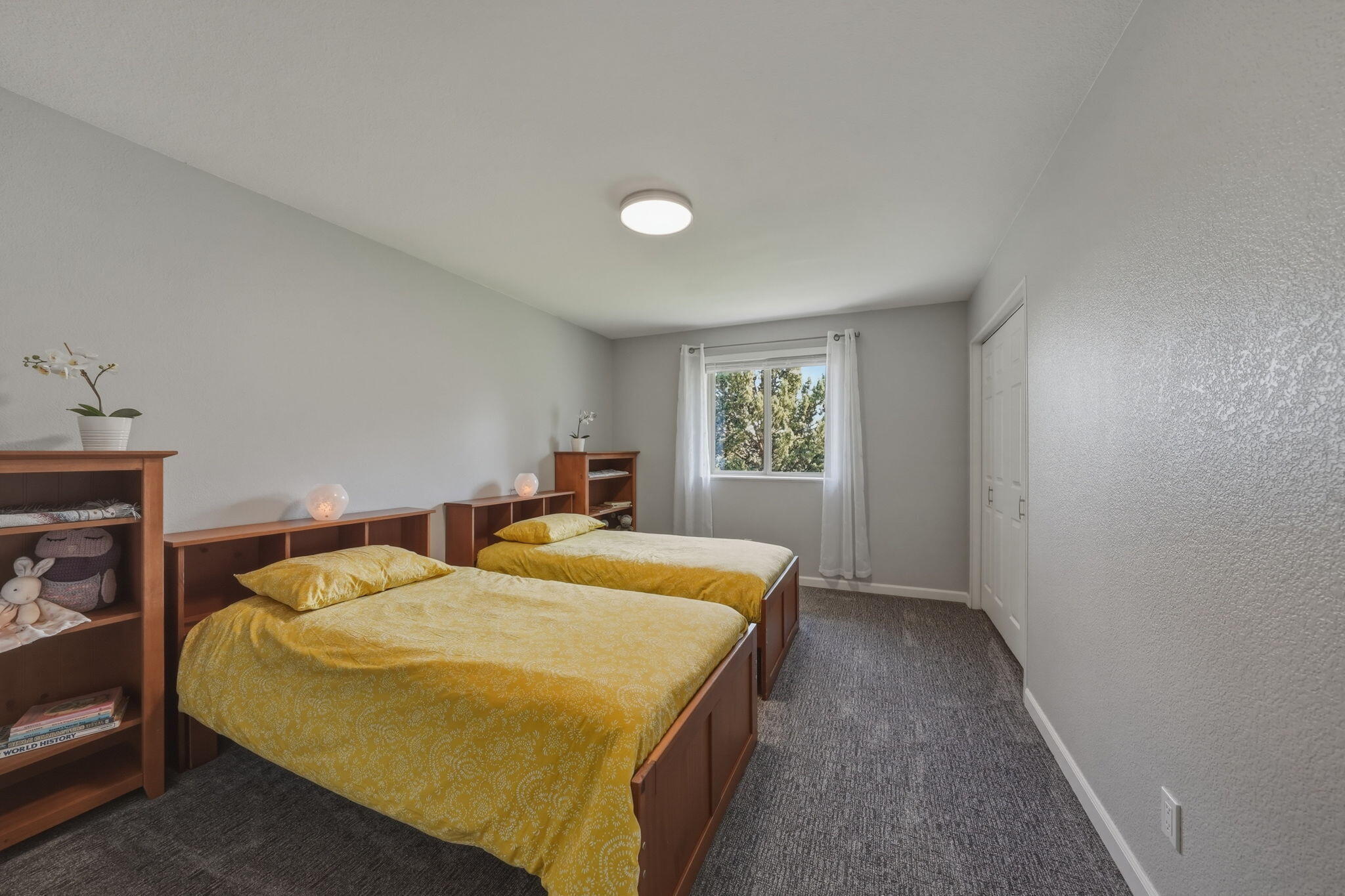 Bend, Oregon, 97702, United States, 3 Bedrooms Bedrooms, ,5 BathroomsBathrooms,Residential,Active,2045021