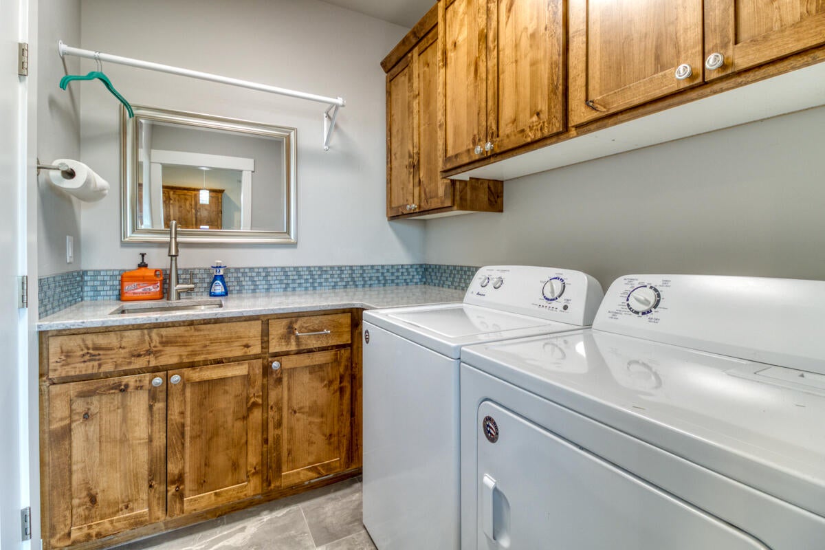Powell Butte, Oregon, 97753, United States, 4 Bedrooms Bedrooms, ,3 BathroomsBathrooms,Residential,Active,1908146