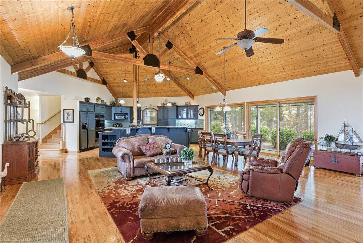 Grants Pass, Oregon, 97527, United States, 3 Bedrooms Bedrooms, ,3 BathroomsBathrooms,Residential,Active,1990612