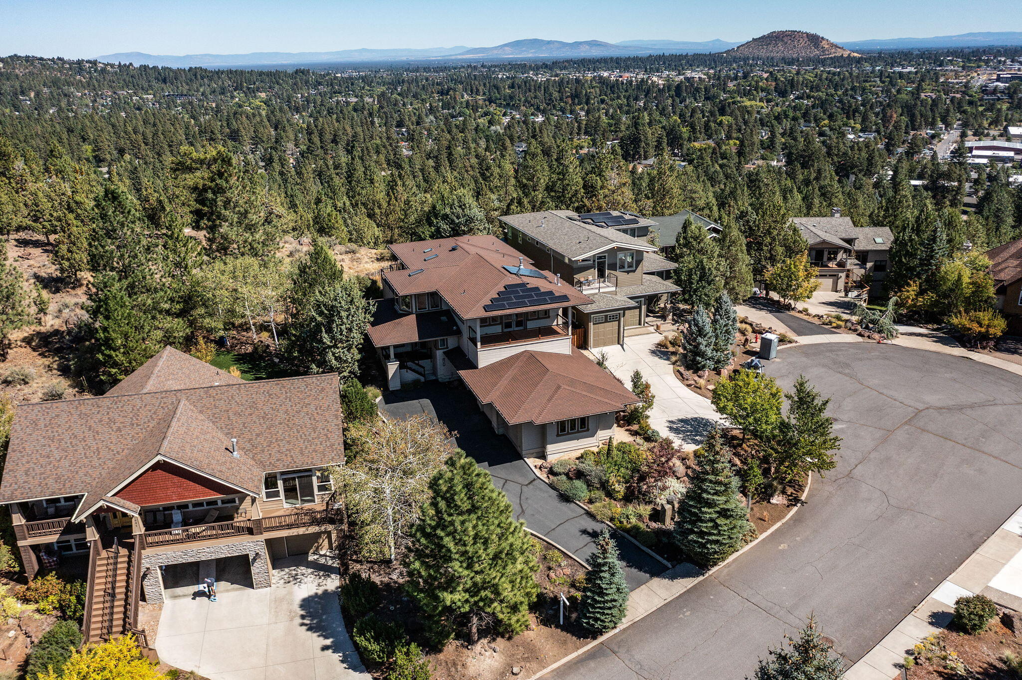 Bend, Oregon, 97702, United States, 3 Bedrooms Bedrooms, ,4 BathroomsBathrooms,Residential,Active,1929788