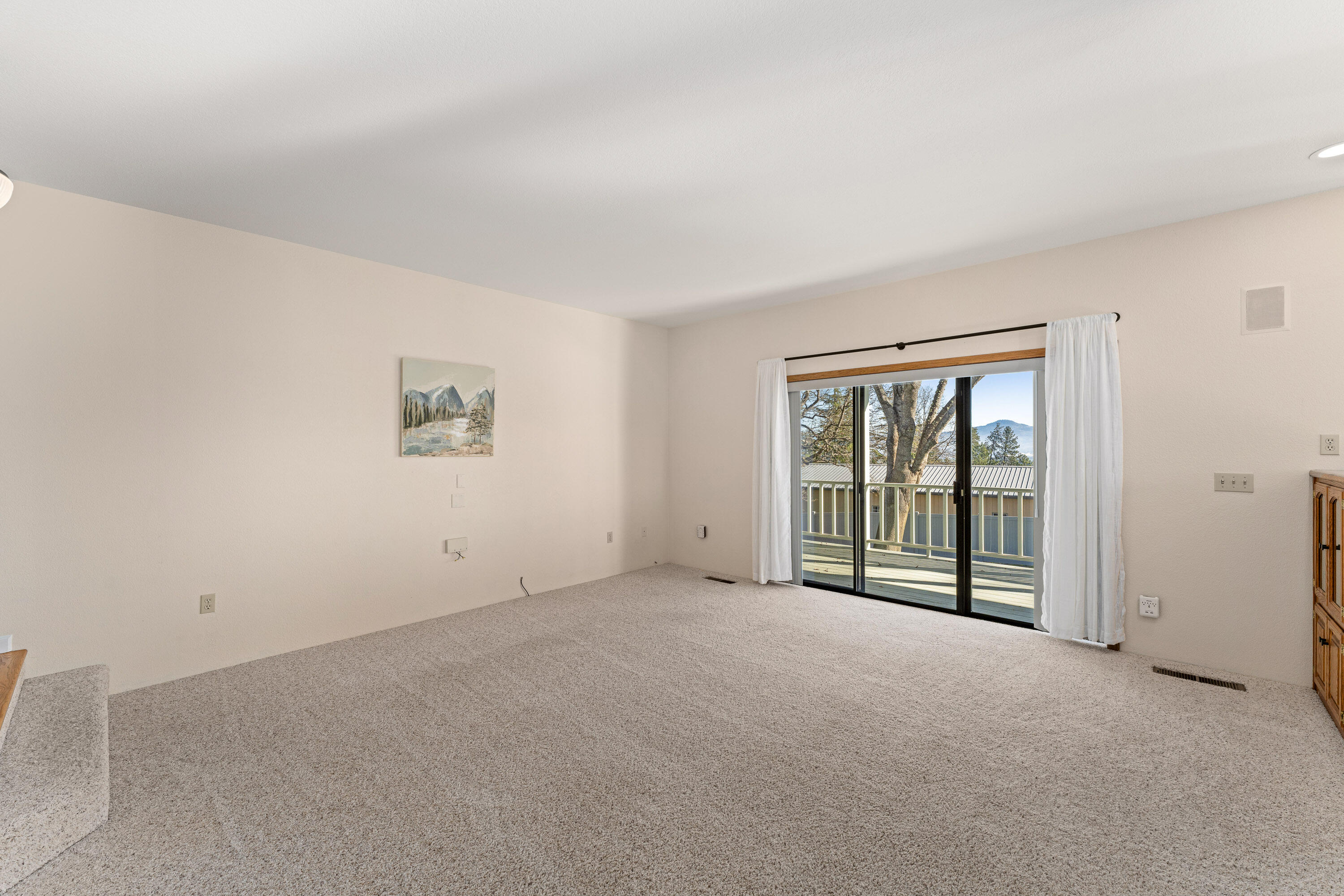 Central Point, Oregon, 97502, United States, 4 Bedrooms Bedrooms, ,3 BathroomsBathrooms,Residential,Active,1959928