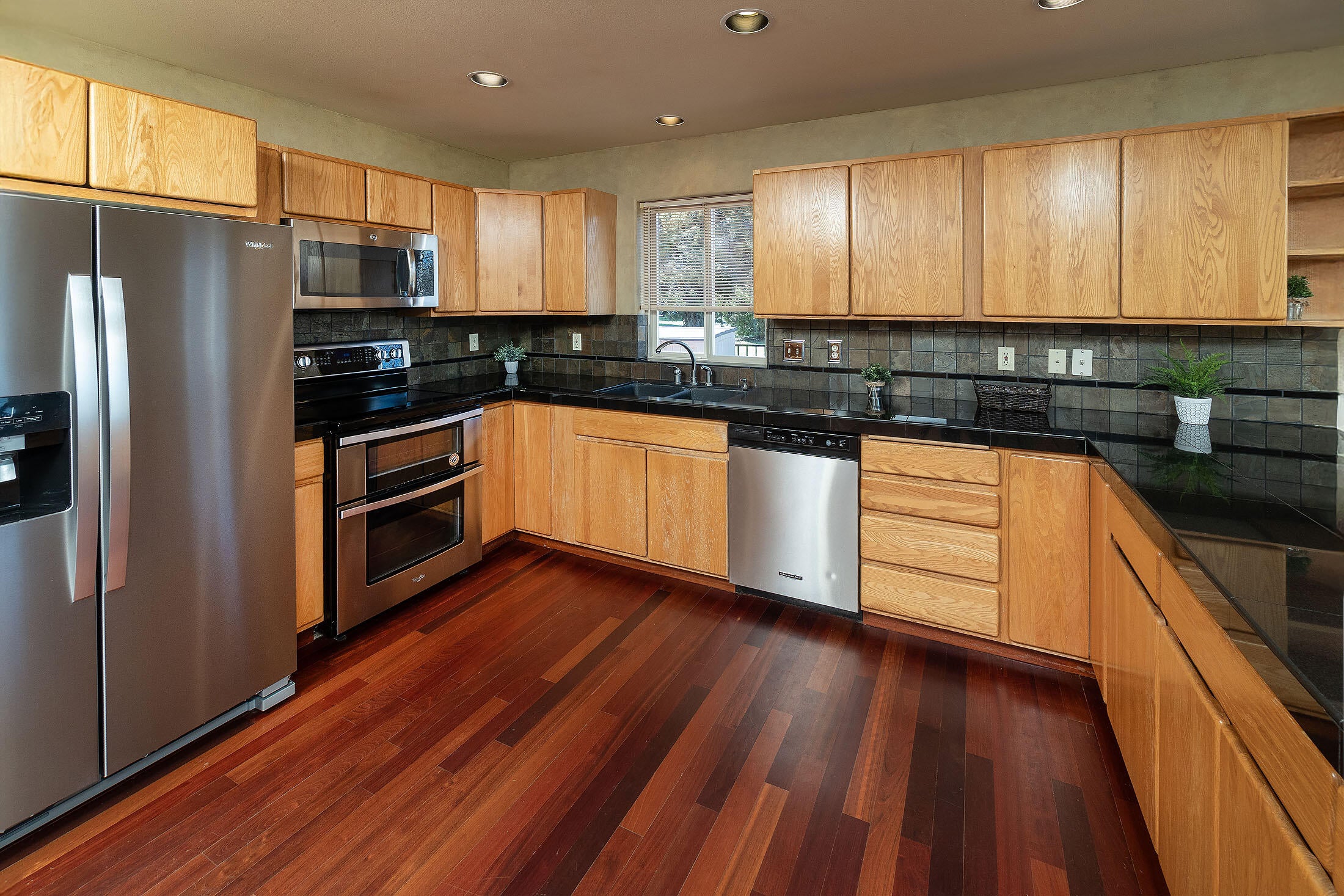 Bend, Oregon, 97702, United States, 3 Bedrooms Bedrooms, ,3 BathroomsBathrooms,Residential,Active,1952444