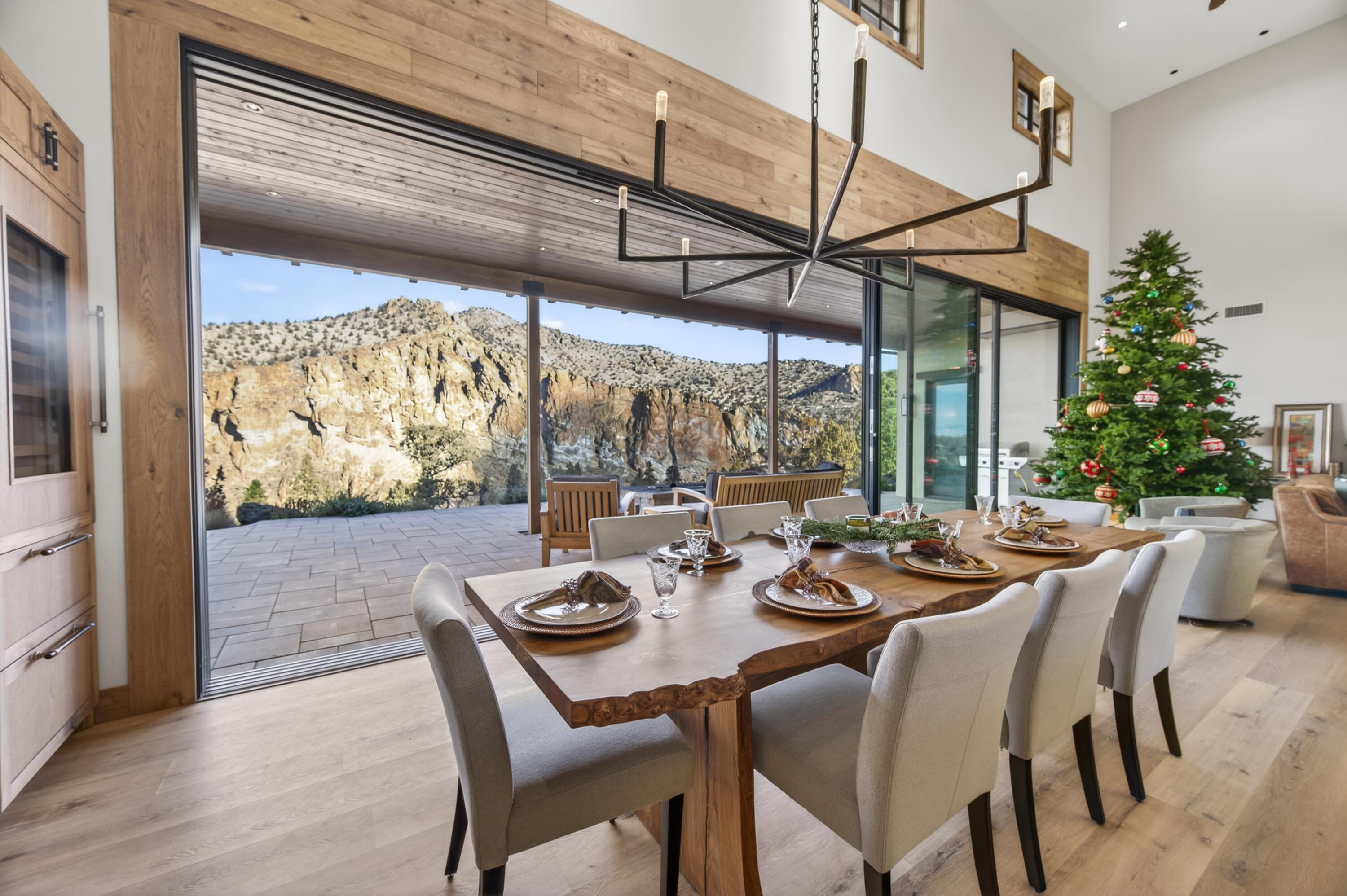 Terrebonne, Oregon, 97760, United States, 5 Bedrooms Bedrooms, ,5 BathroomsBathrooms,Residential,Active,1747251