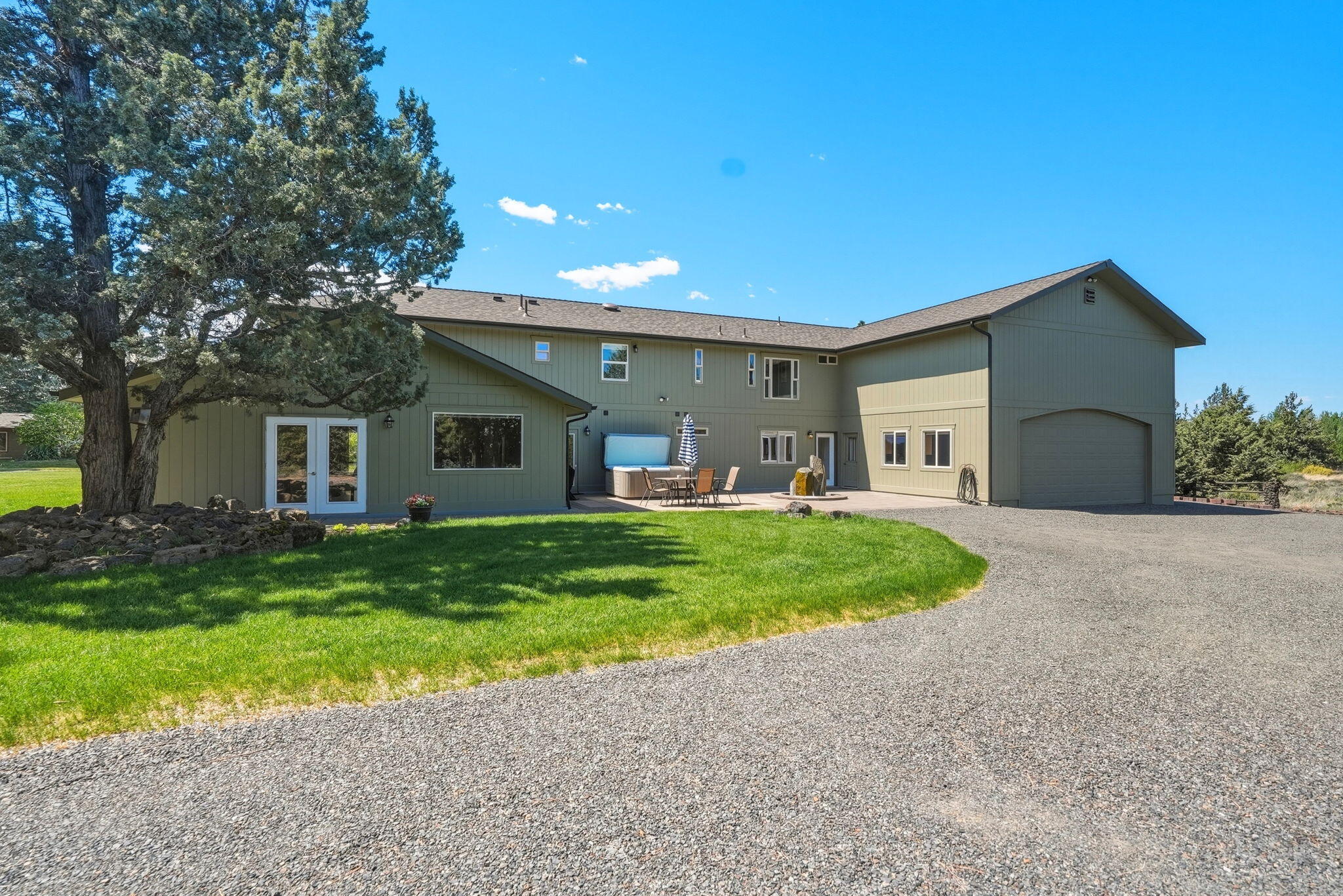 Bend, Oregon, 97702, United States, 3 Bedrooms Bedrooms, ,5 BathroomsBathrooms,Residential,Active,2045021