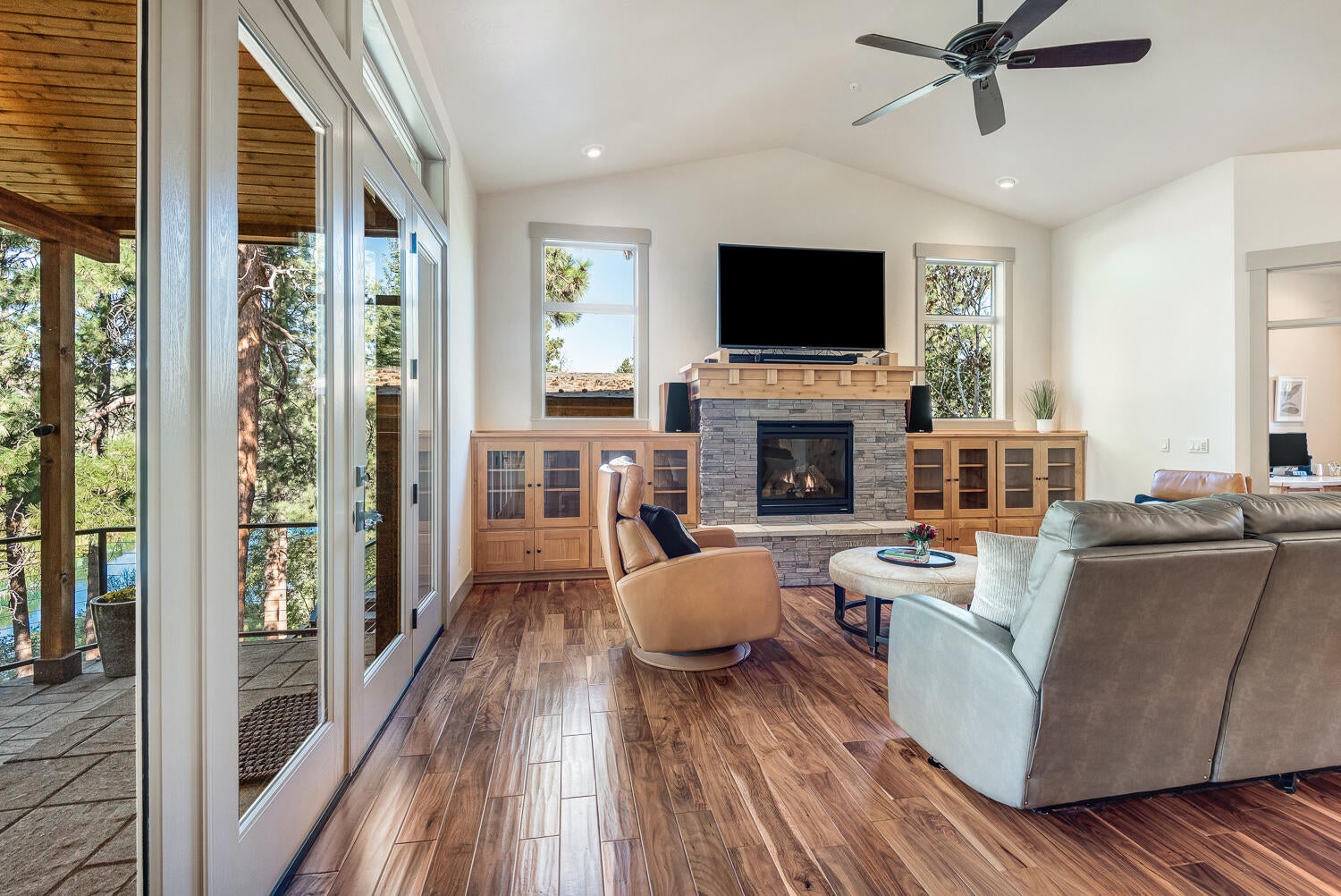 Bend, Oregon, 97703, United States, 3 Bedrooms Bedrooms, ,3 BathroomsBathrooms,Residential,Active,1952278