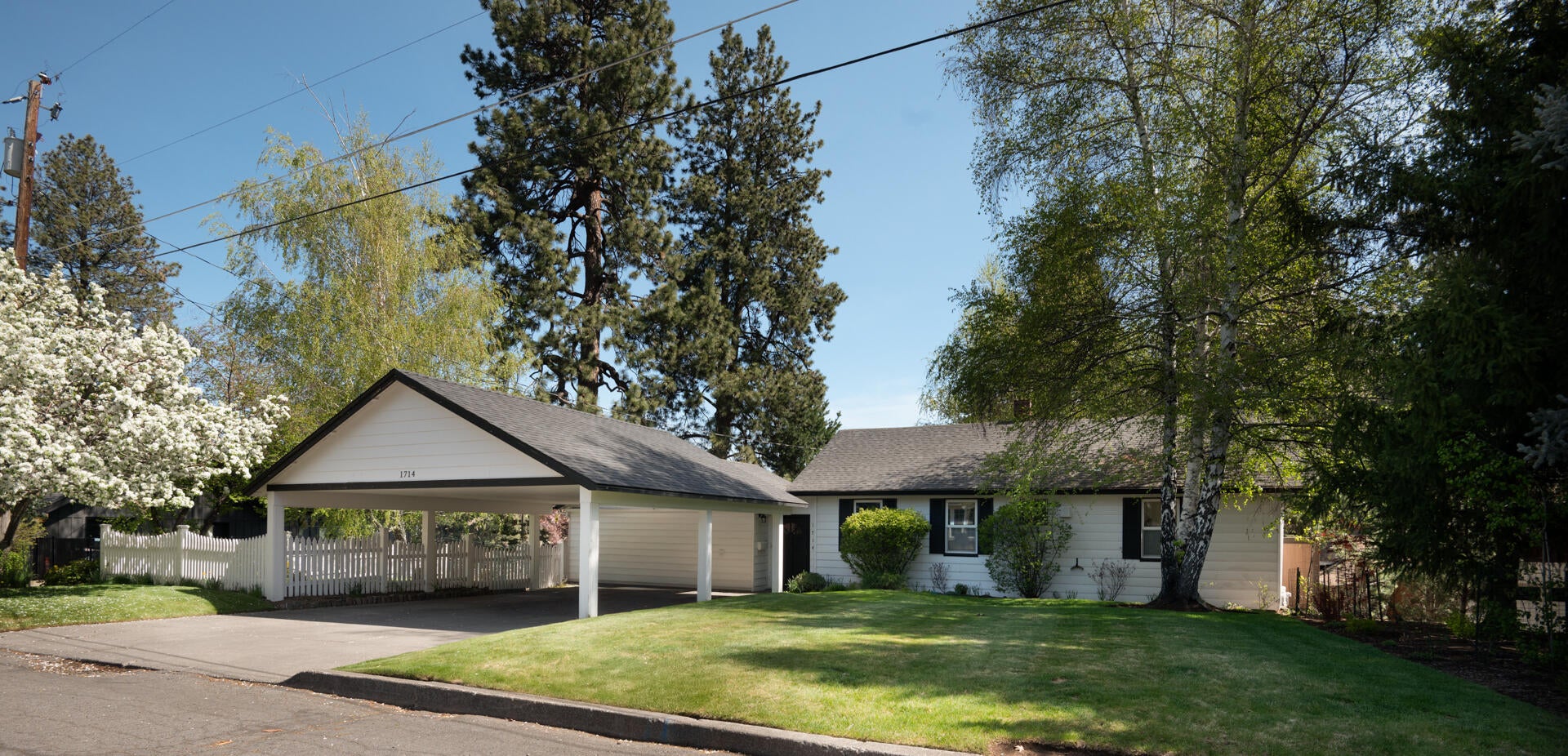 Bend, Oregon, 97703, United States, 3 Bedrooms Bedrooms, ,2 BathroomsBathrooms,Residential,Active,1904740