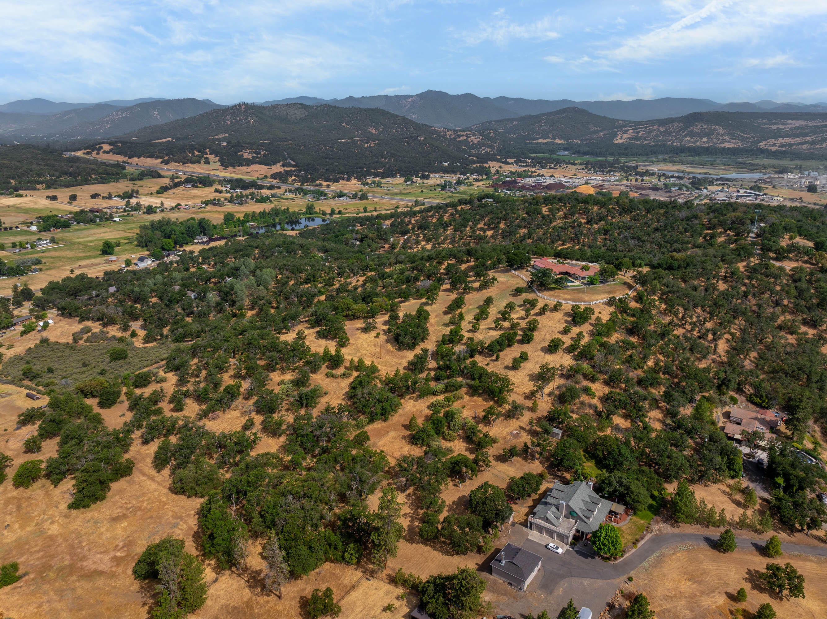 Central Point, Oregon, 97502, United States, 4 Bedrooms Bedrooms, ,4 BathroomsBathrooms,Residential,Active,2006836