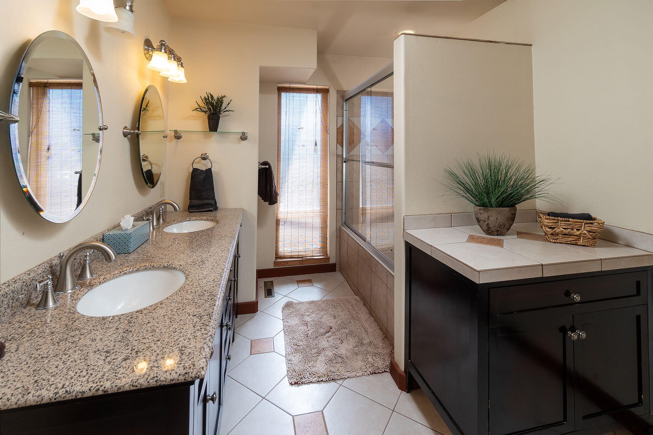 Bend, Oregon, 97702, United States, 3 Bedrooms Bedrooms, ,3 BathroomsBathrooms,Residential,Active,1952444