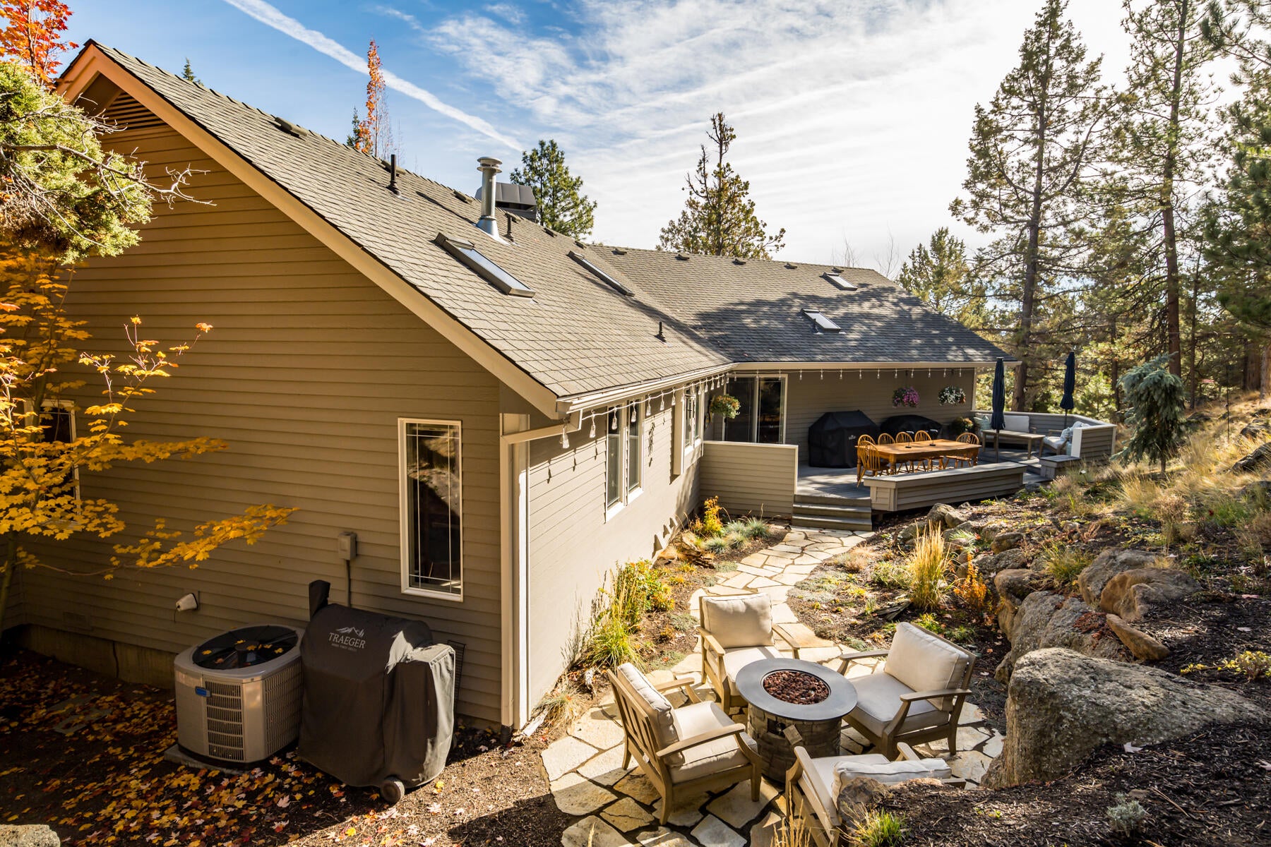 Bend, Oregon, 97703, United States, 5 Bedrooms Bedrooms, ,3 BathroomsBathrooms,Residential,Active,1972188