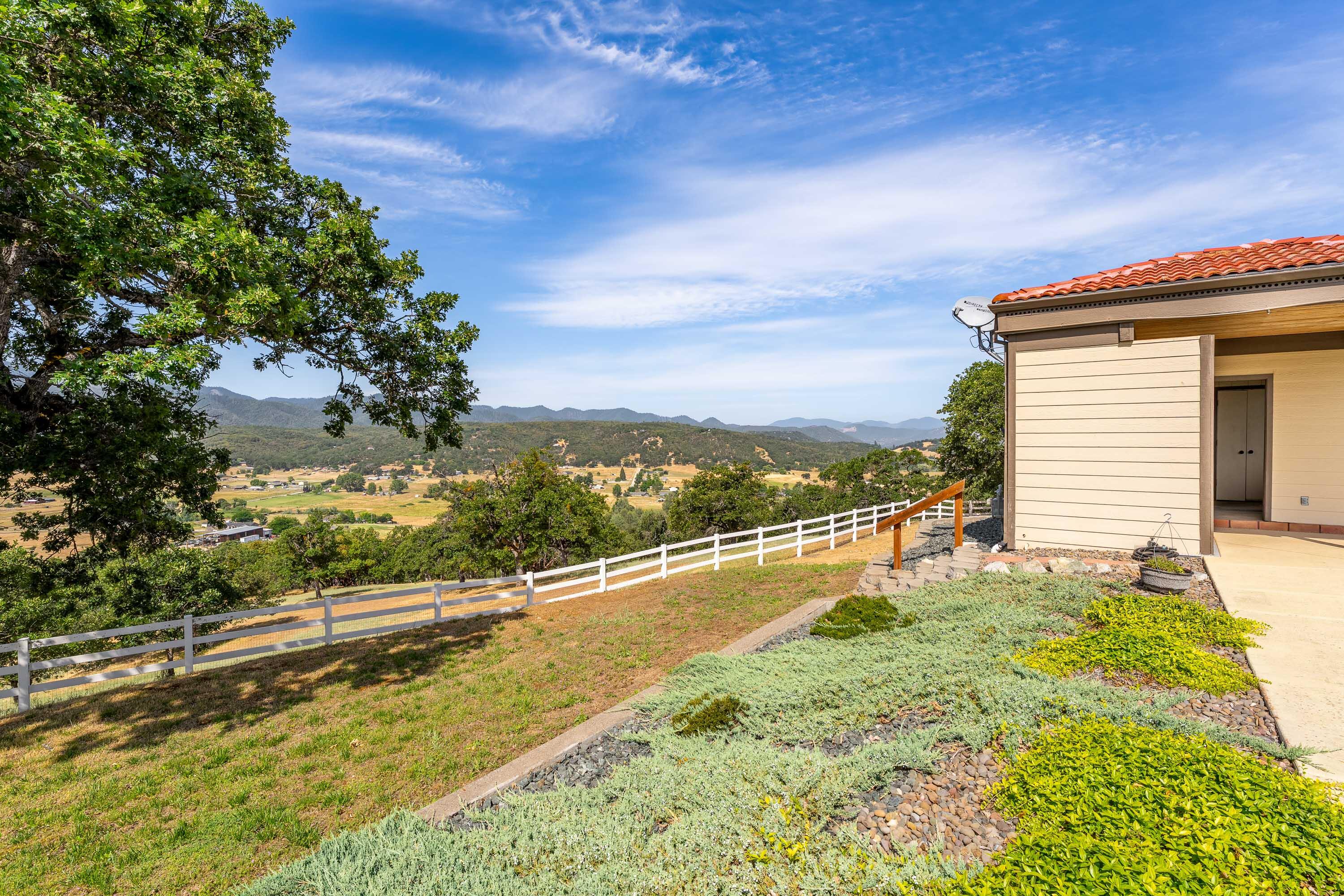 Central Point, Oregon, 97502, United States, 4 Bedrooms Bedrooms, ,4 BathroomsBathrooms,Residential,Active,2006836