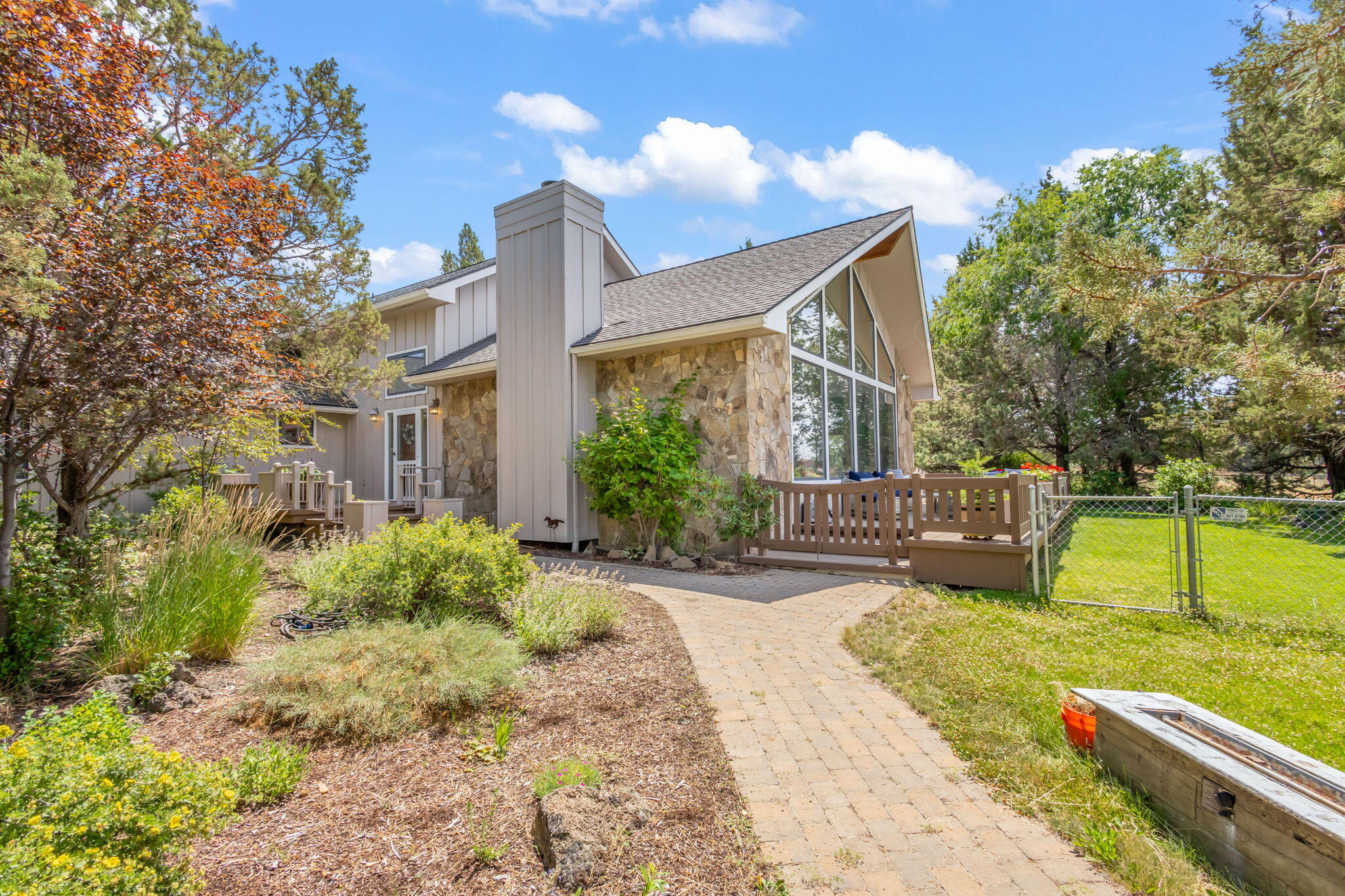 Bend, Oregon, 97702, United States, 4 Bedrooms Bedrooms, ,3 BathroomsBathrooms,Residential,Active,1907972
