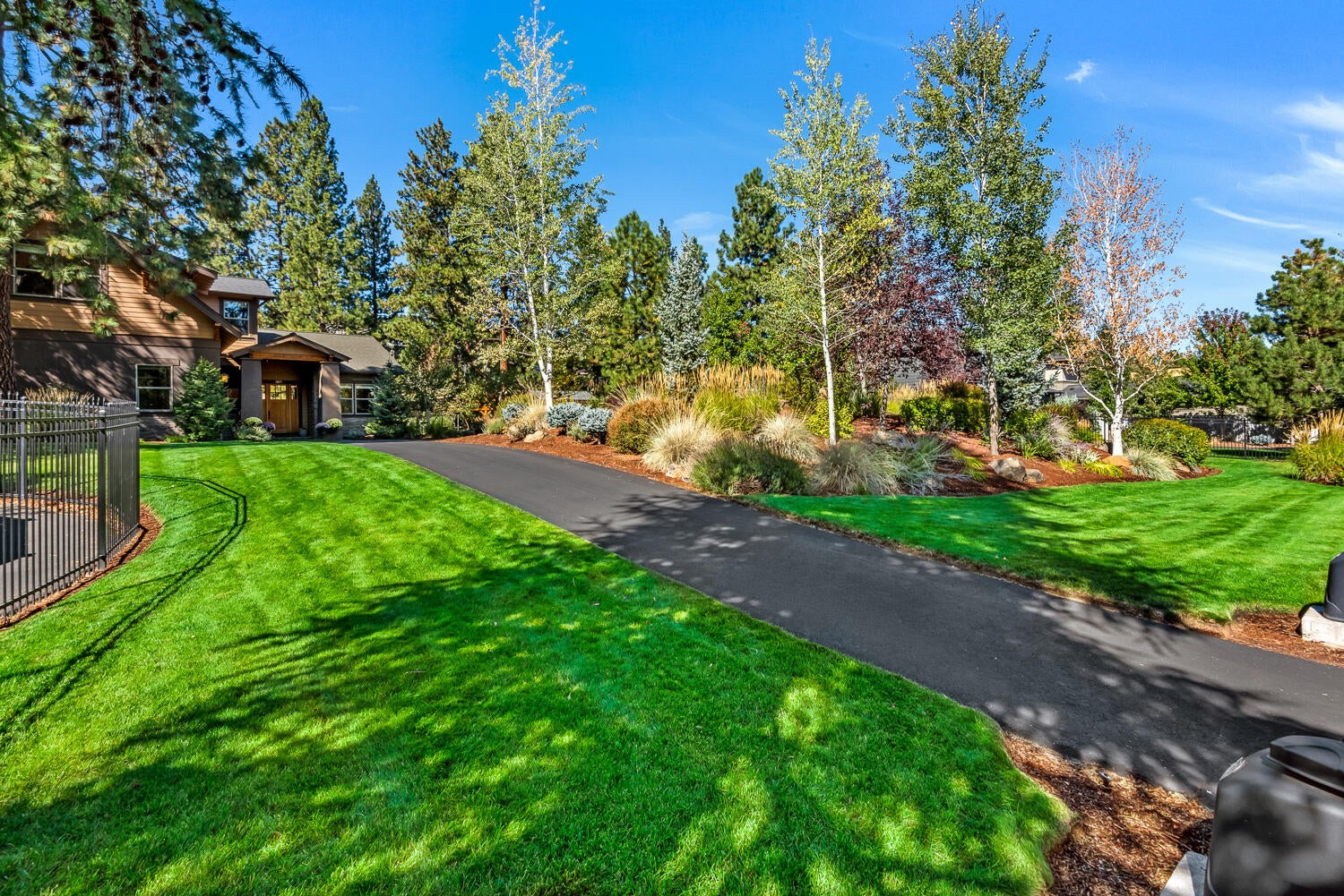 Bend, Oregon, 97703, United States, 3 Bedrooms Bedrooms, ,3 BathroomsBathrooms,Residential,Active,1952278