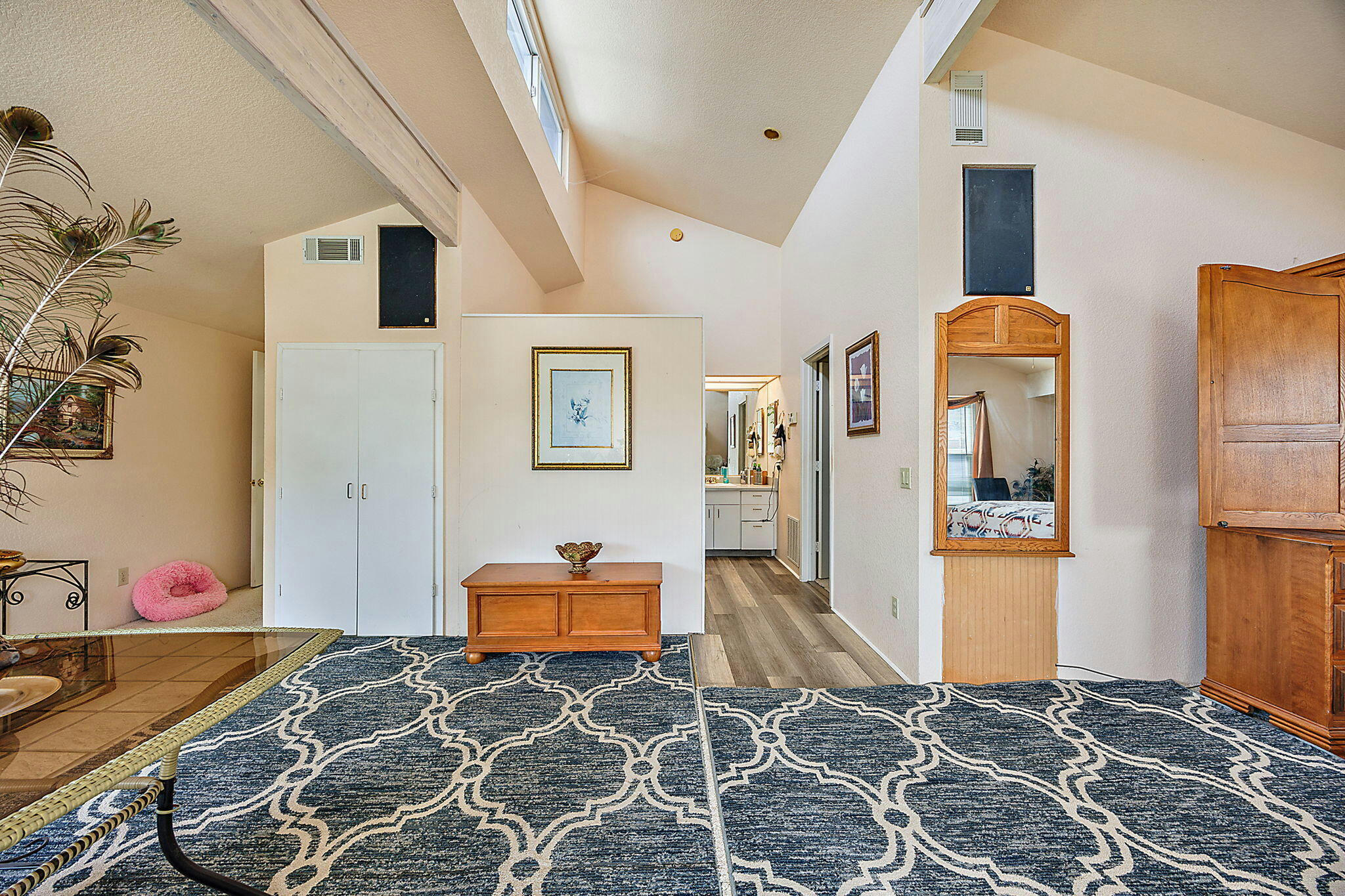 Ashland, Oregon, 97520, United States, 4 Bedrooms Bedrooms, ,4 BathroomsBathrooms,Residential,Active,1741601