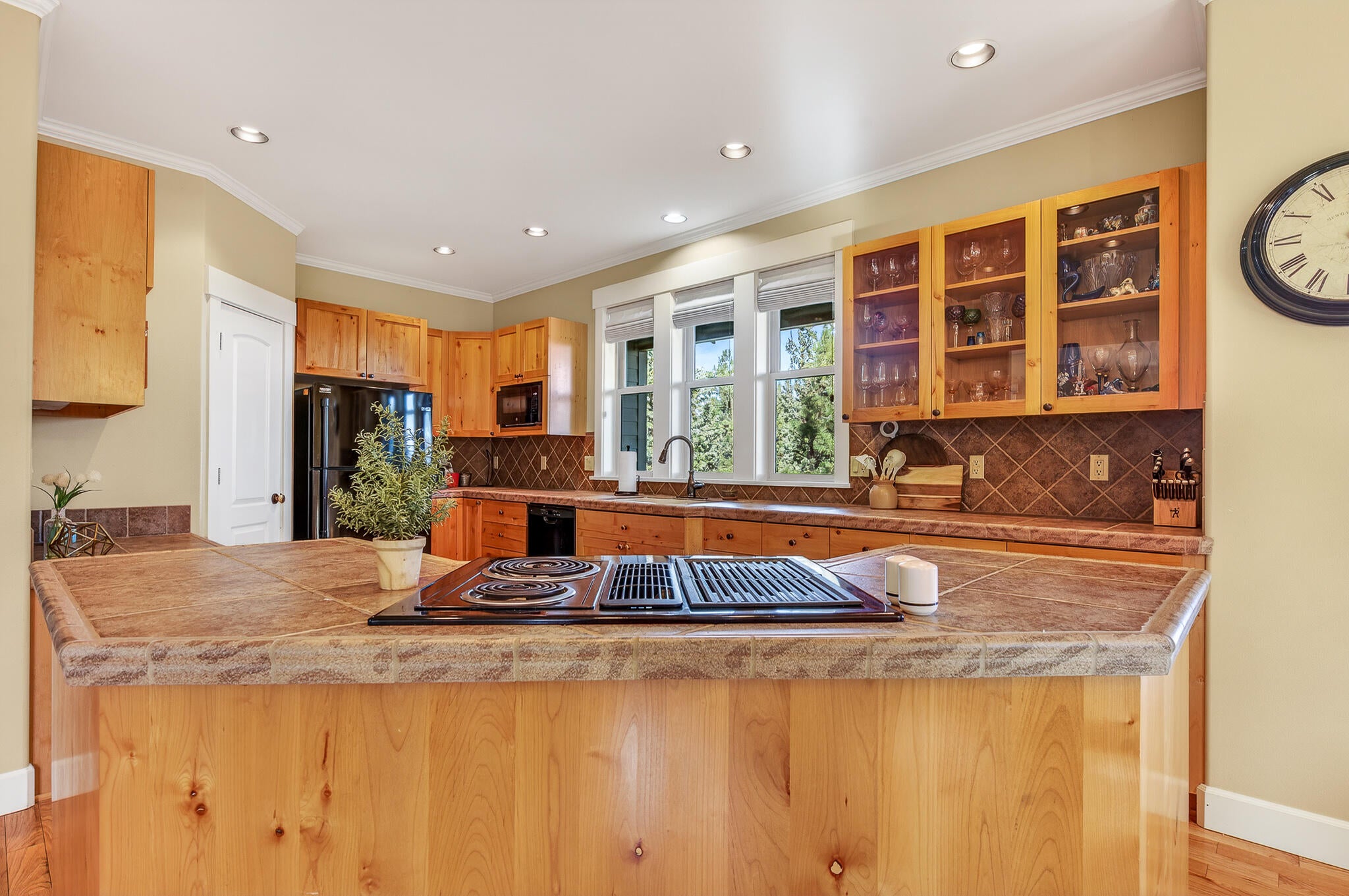 Bend, Oregon, 97703, United States, 3 Bedrooms Bedrooms, ,3 BathroomsBathrooms,Residential,Active,2017476