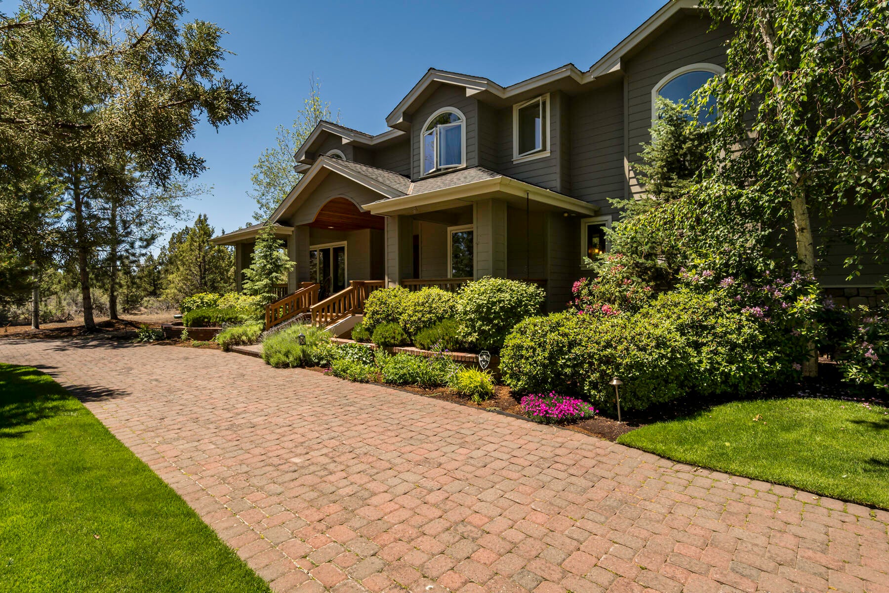 Bend, Oregon, 97702, United States, ,6 BathroomsBathrooms,Residential,Active,1726978