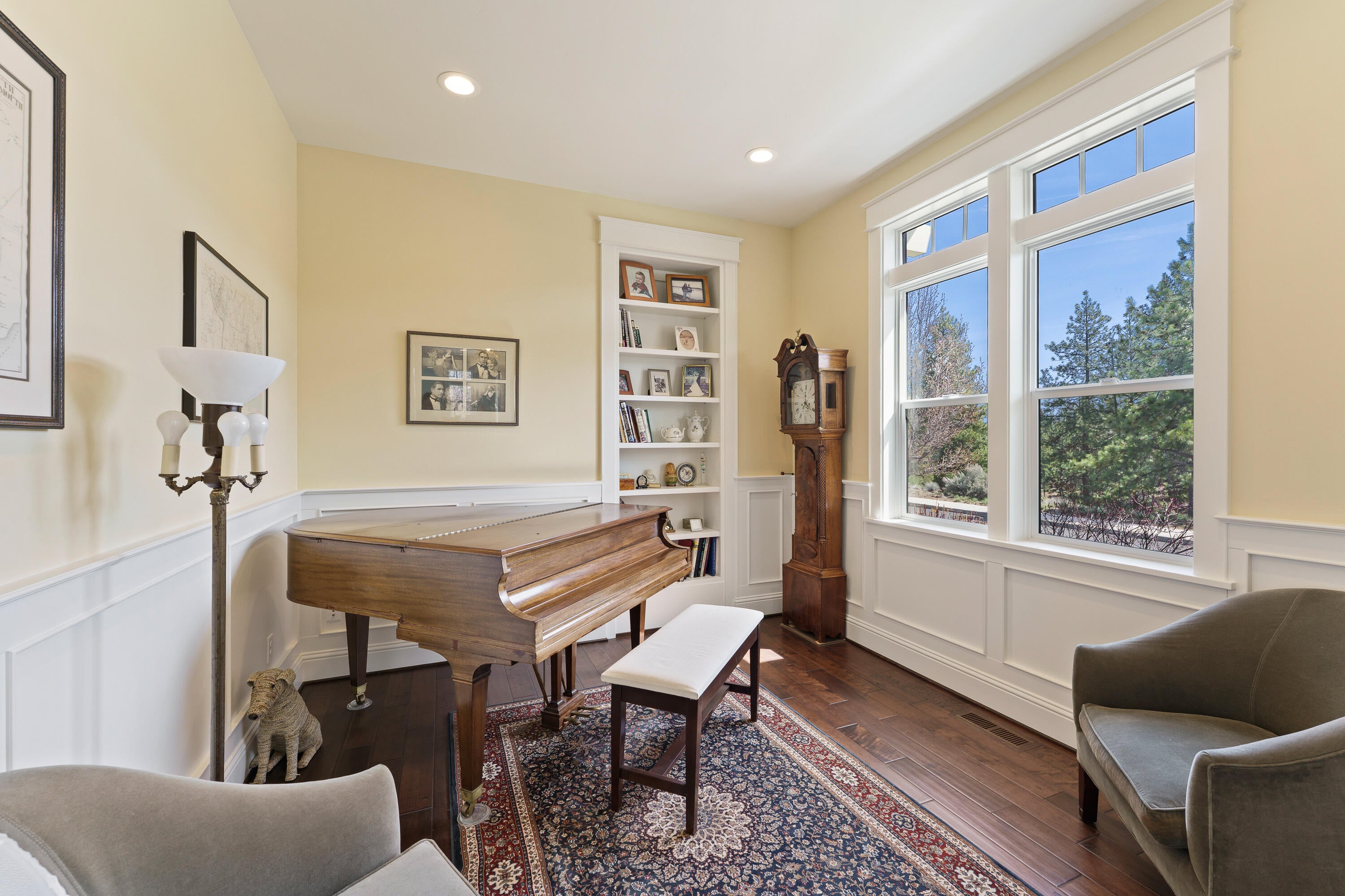 Bend, Oregon, 97703, United States, 4 Bedrooms Bedrooms, ,3 BathroomsBathrooms,Residential,Active,1764459