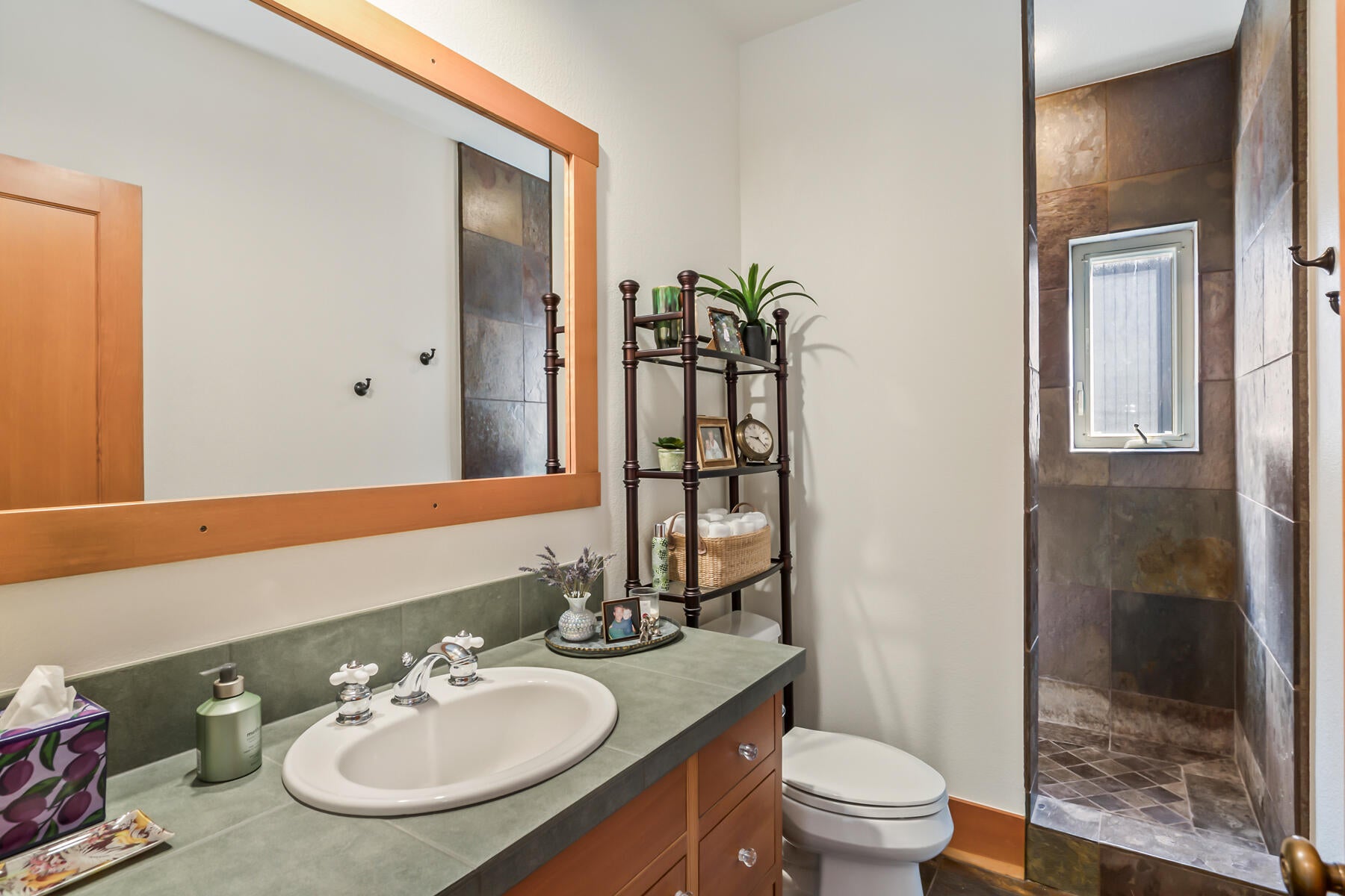 Bend, Oregon, 97702, United States, 3 Bedrooms Bedrooms, ,3 BathroomsBathrooms,Residential,Active,1936452