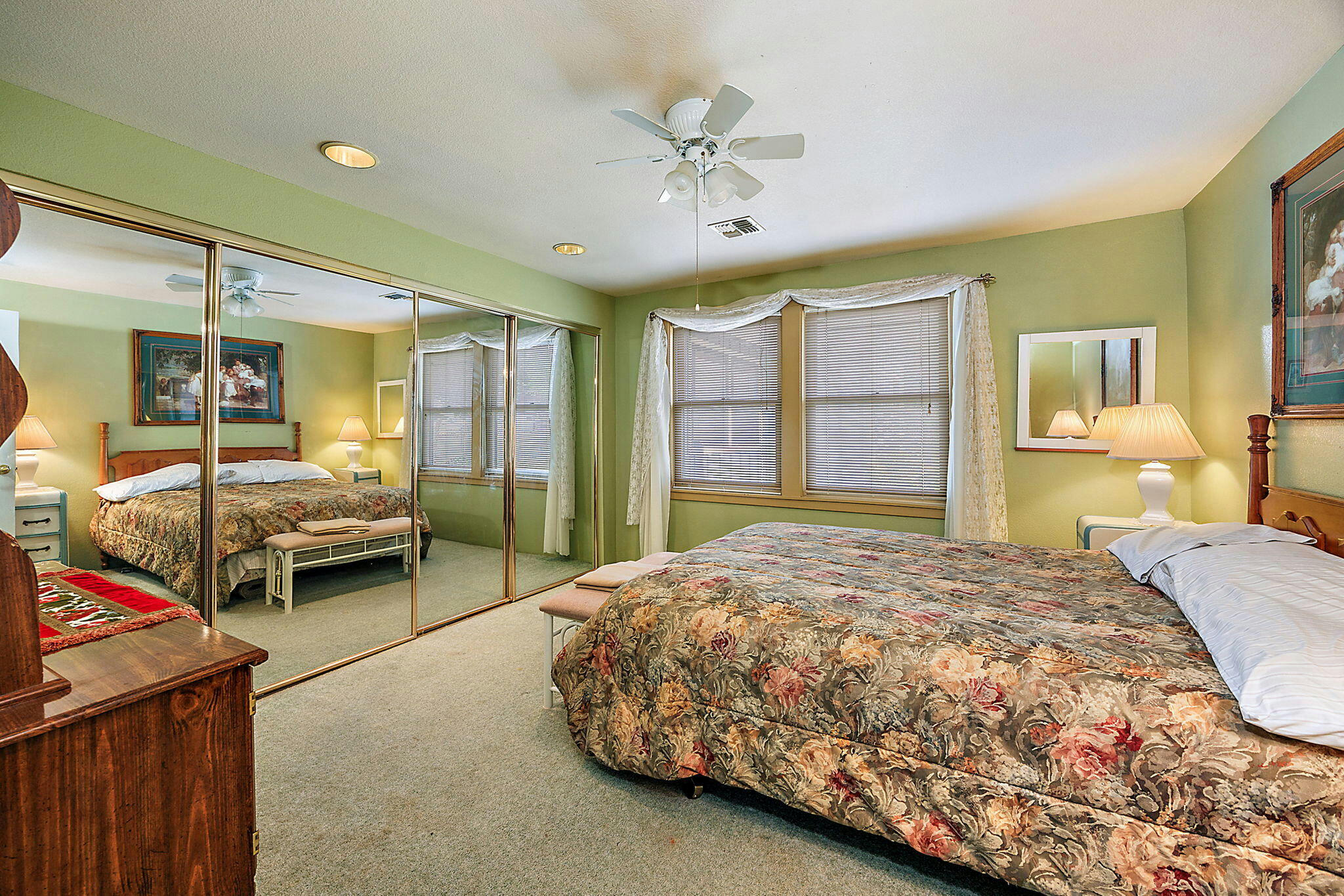 Ashland, Oregon, 97520, United States, 4 Bedrooms Bedrooms, ,4 BathroomsBathrooms,Residential,Active,1741601