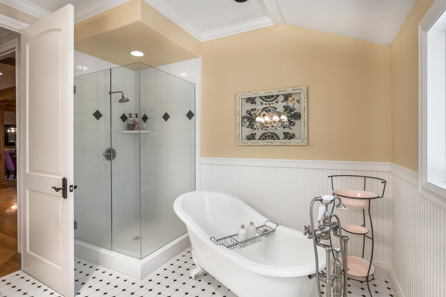 Bend, Oregon, 97702, United States, ,6 BathroomsBathrooms,Residential,Active,1726978