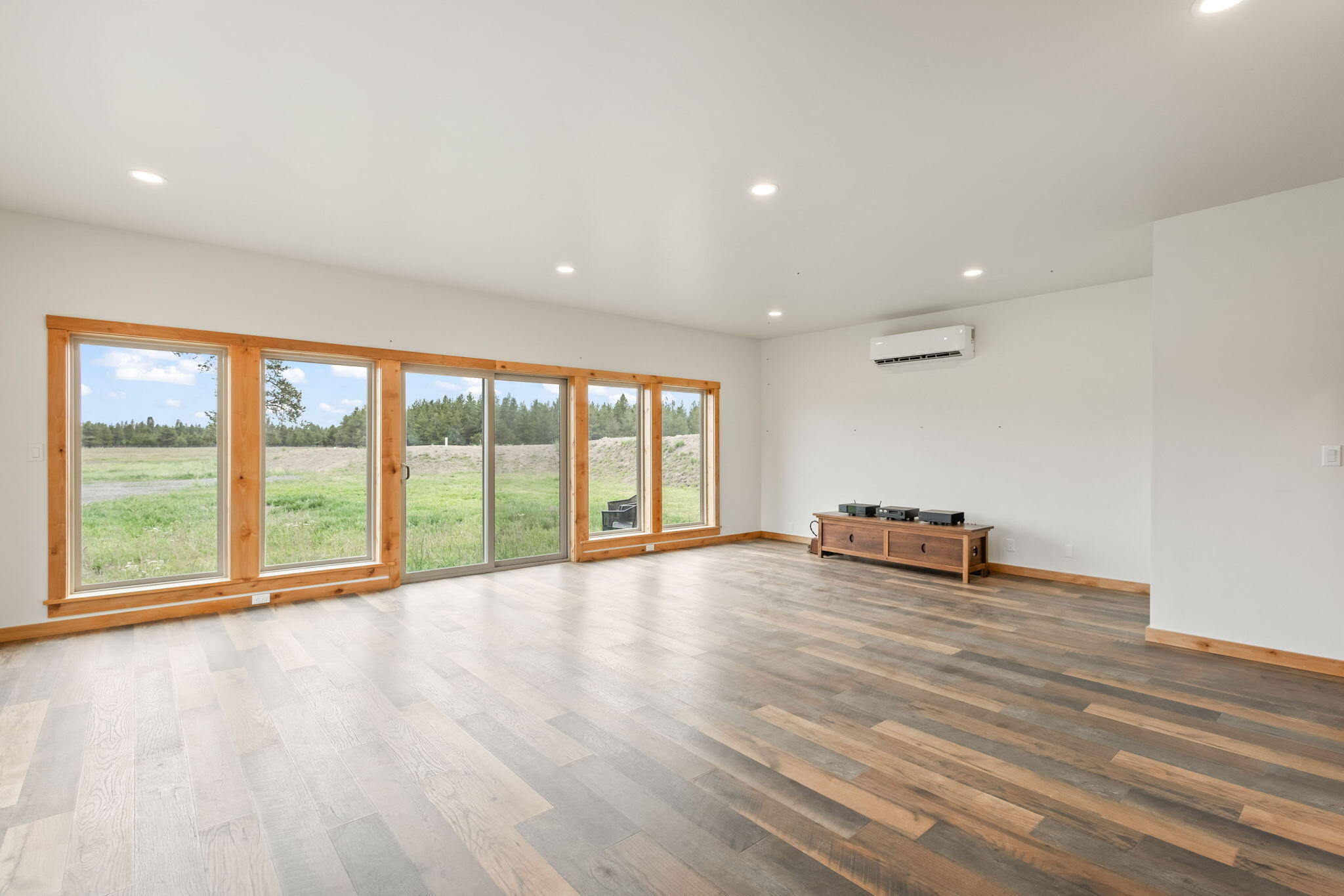 Bend, Oregon, 97707, United States, 3 Bedrooms Bedrooms, ,3 BathroomsBathrooms,Residential,Active,1880197