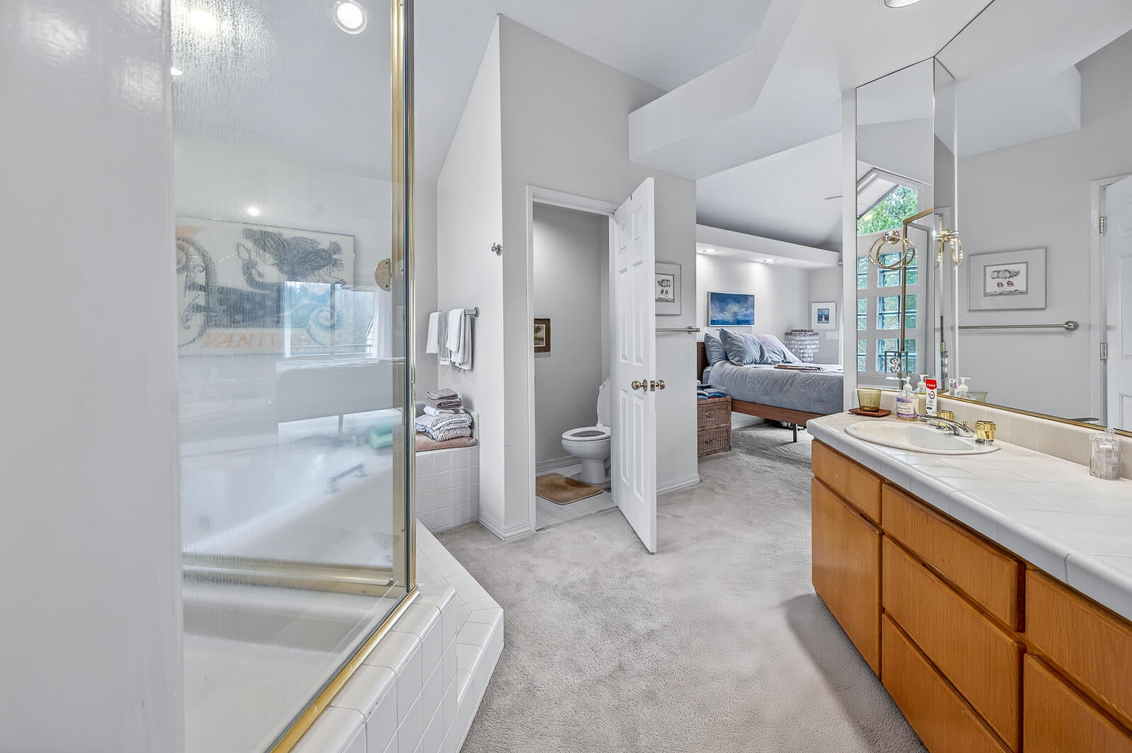 Bend, Oregon, 97702, United States, 4 Bedrooms Bedrooms, ,5 BathroomsBathrooms,Residential,Active,2007101